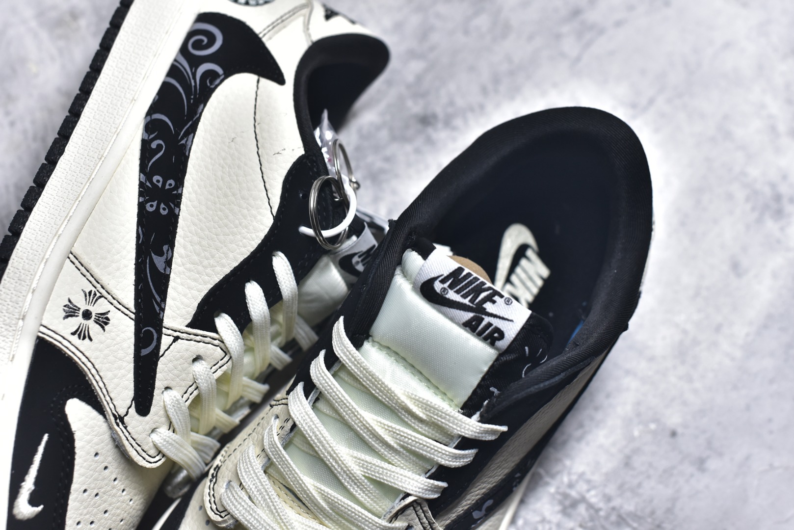 图片[9]-#海外爆款限量发售！ Travis Scott x Jordan 1 Low “克罗心联名——印花翻毛米黑” 高端定制 乔丹倒勾低帮休闲板鞋 大厂纯原品质出货 纯正版型 定制鞋盒 皮料切割干净无任何毛边 细节完美 超高清洁度 货号：DD7866-108 尺码：36 36.5 37.5 38 38.5 39 40 40.5 41 42 42.5 43 44 44.5 45-选品中心