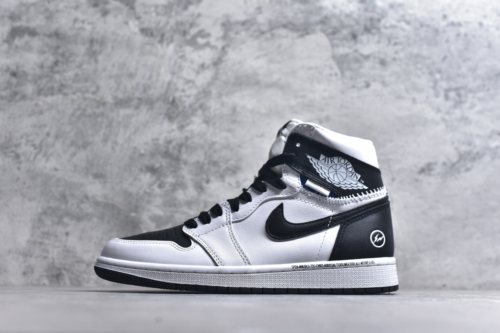 #乔1 高帮 倒钩闪电 联名 白黑 II7282-100 男女鞋 36 36.5 37.5 38 38.5 39 40 40.5 41 42 42.5 43 44 44.5 45 46 47.5-选品中心