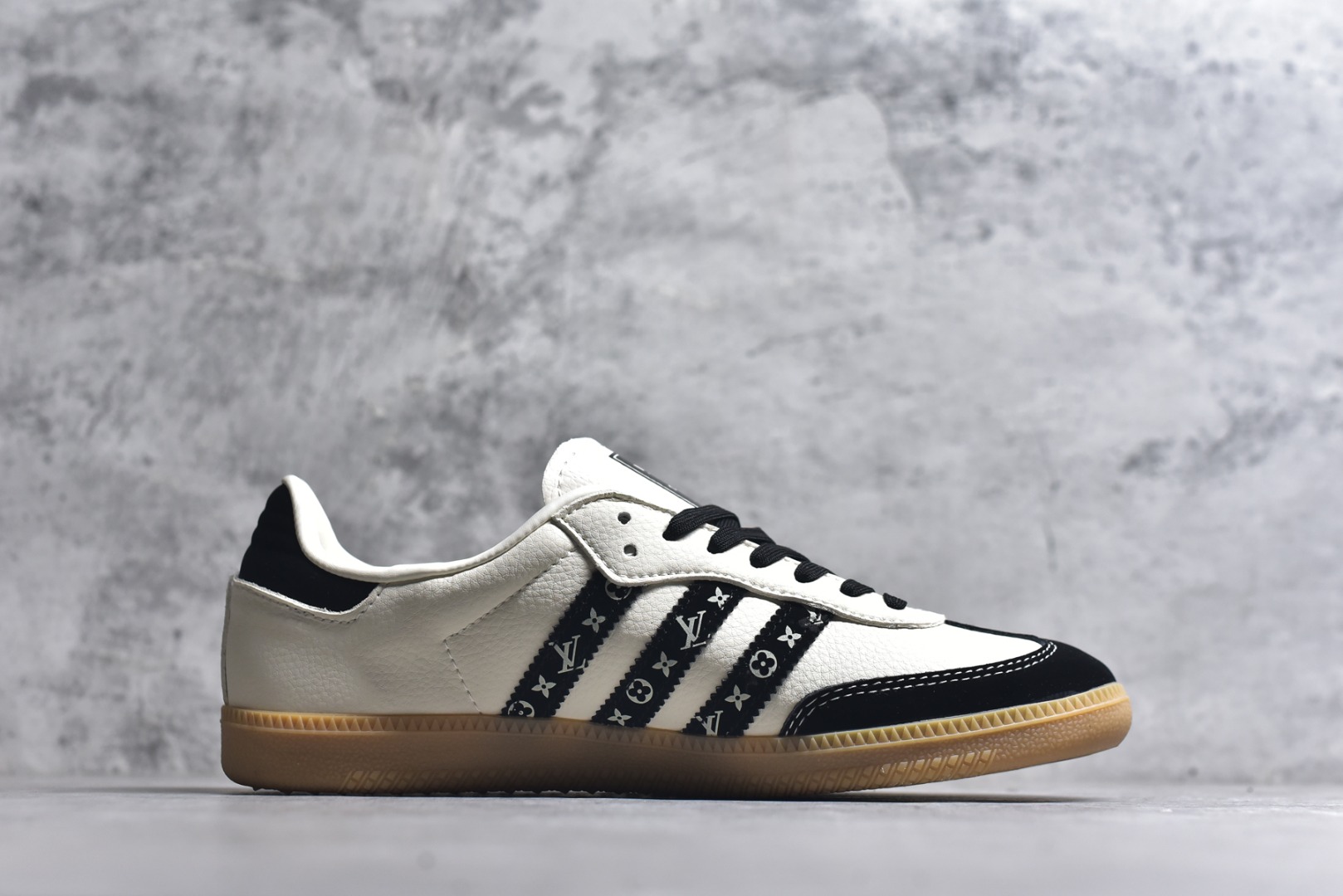 图片[3]-#Adidas Originals Samba ‘DIY’桑巴舞系列 阿迪达斯 三叶草绅士德训足球风百搭低帮休闲运动板鞋原装头层材料 用料绝不含糊 独家版型蒸餾加工帶來的是更好的视觉和脚感体验 清洁度 电绣工艺 皮料切割干净无任何毛边 细节完美货号：DX0003 尺码：36-45-选品中心