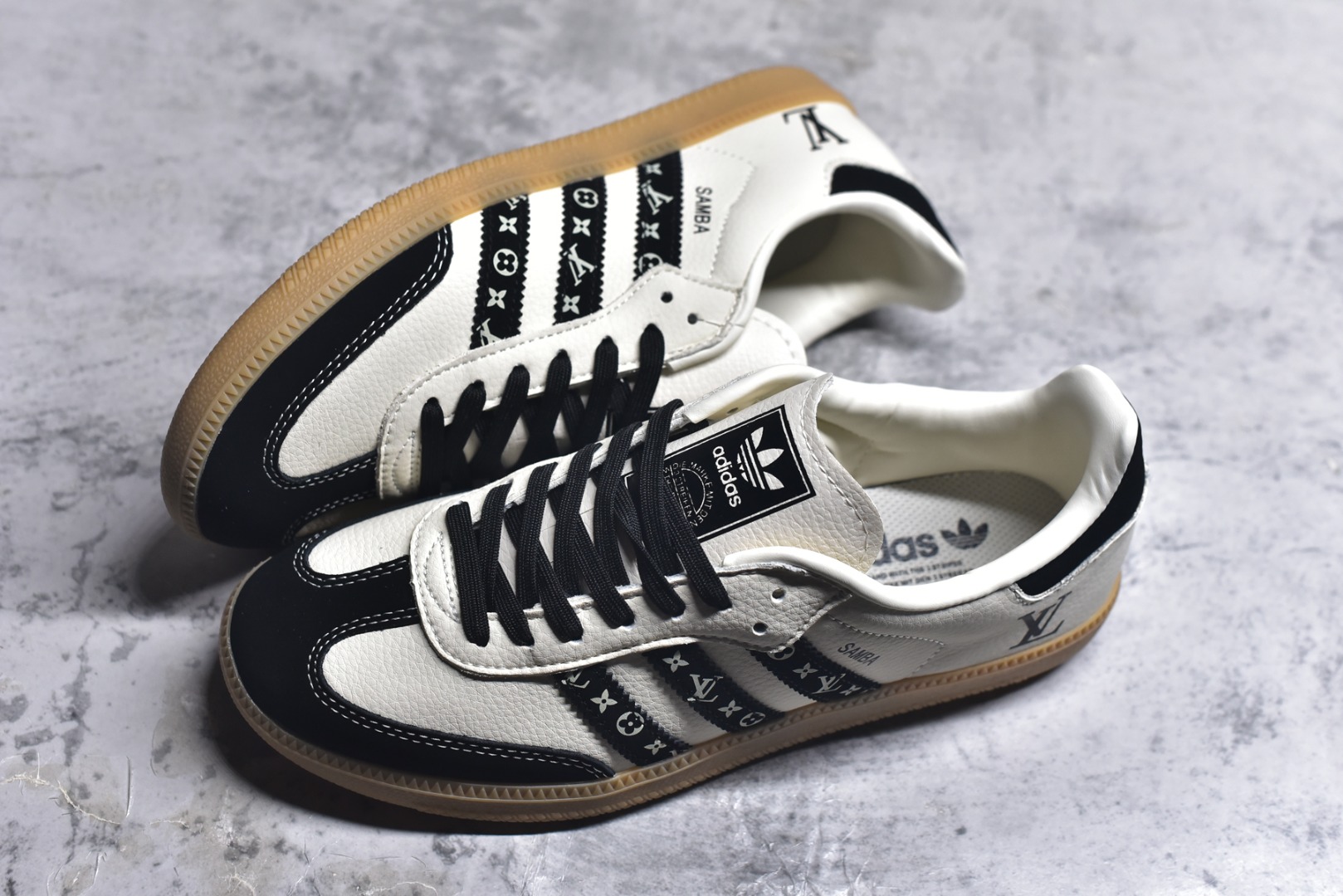 图片[7]-#Adidas Originals Samba ‘DIY’桑巴舞系列 阿迪达斯 三叶草绅士德训足球风百搭低帮休闲运动板鞋原装头层材料 用料绝不含糊 独家版型蒸餾加工帶來的是更好的视觉和脚感体验 清洁度 电绣工艺 皮料切割干净无任何毛边 细节完美货号：DX0003 尺码：36-45-选品中心