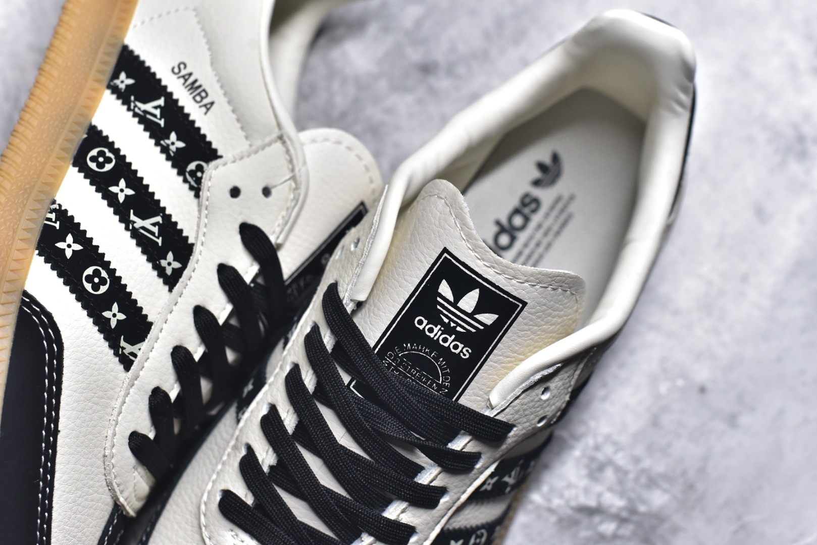 图片[9]-#Adidas Originals Samba ‘DIY’桑巴舞系列 阿迪达斯 三叶草绅士德训足球风百搭低帮休闲运动板鞋原装头层材料 用料绝不含糊 独家版型蒸餾加工帶來的是更好的视觉和脚感体验 清洁度 电绣工艺 皮料切割干净无任何毛边 细节完美货号：DX0003 尺码：36-45-选品中心