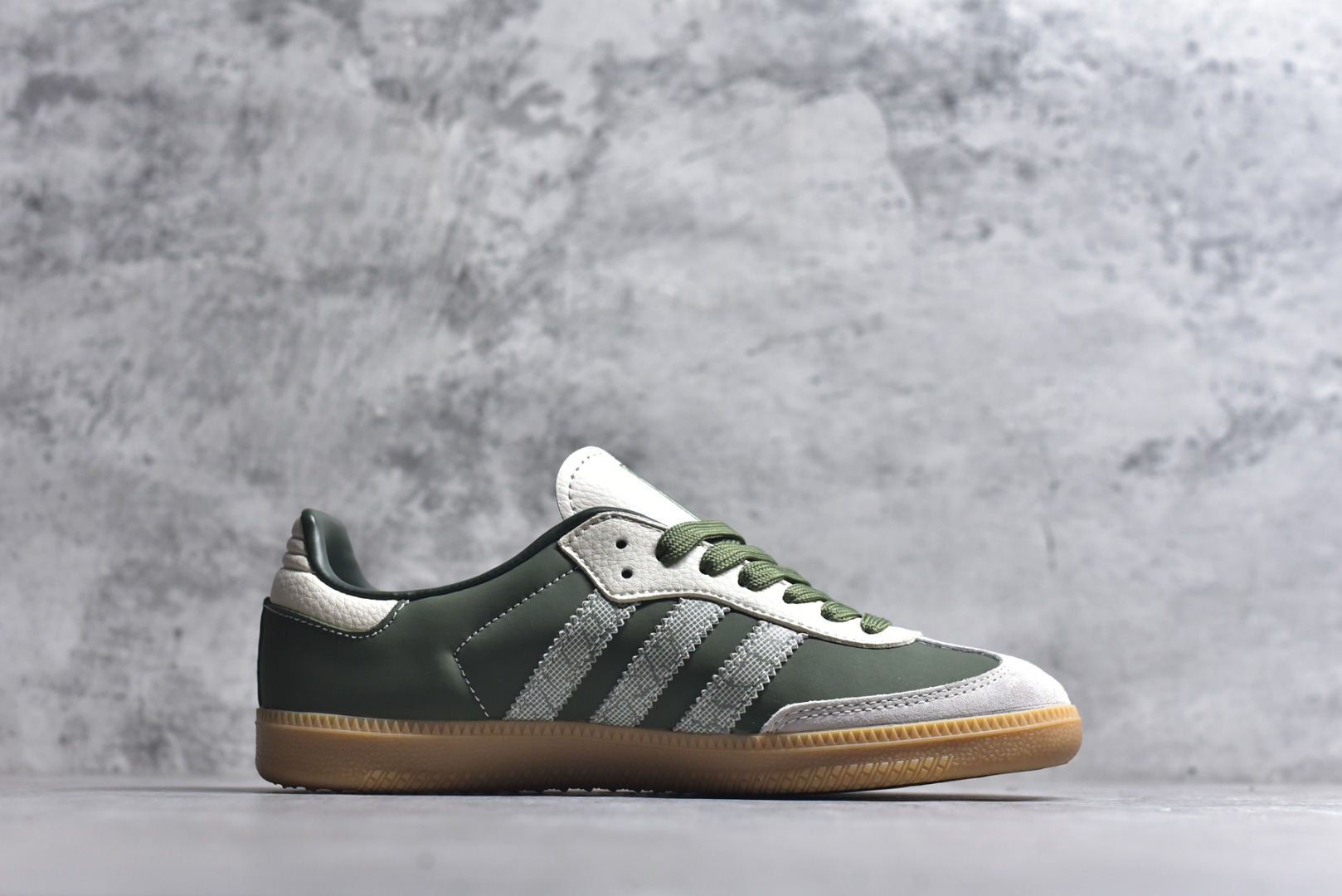 图片[3]-#独家实拍✨Adidas SAMBA 德训鞋 高端定制桑巴系列 大厂纯原品质出货 超高清洁度 细节完美 舒适百搭 低帮休闲板鞋 男女同款 货号：DX0011 尺码：36 36.5 37 38 38.5 39 40 40.5 41 42 42.5 43 44 44.5 45-选品中心