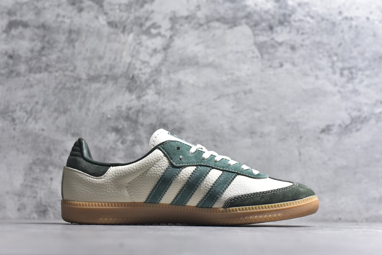 图片[3]-#Adidas Samba OG 桑巴舞街头系列德训运动板鞋 采用固色翻毛皮组合牛剖革鞋面材质 外置正确3层组合围条加厚烟胶橡胶大底 货号：DX0001 尺码：36 36.5 37.5 38 38.5 39 40 40.5 41 42 42.5 43 44 45-选品中心