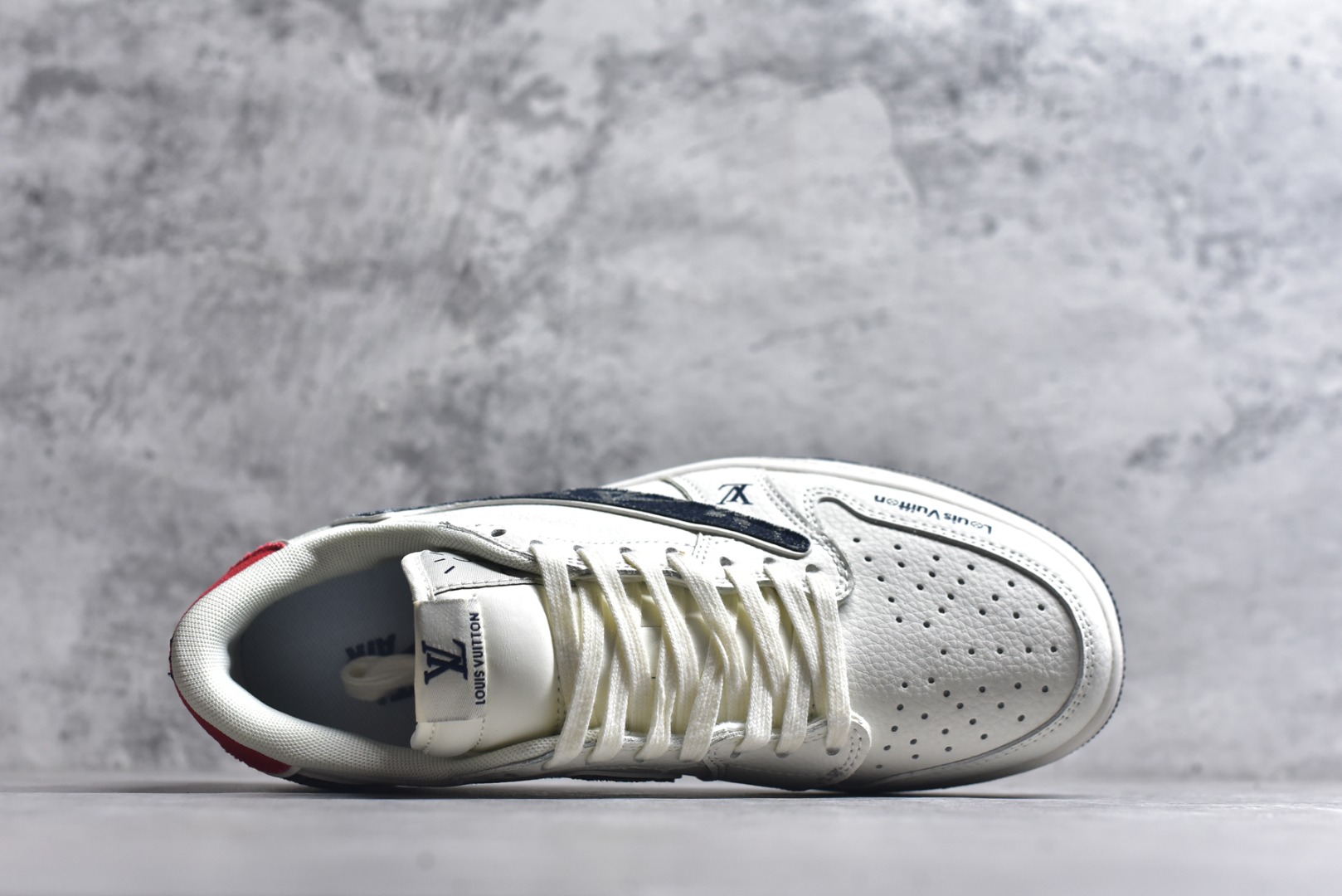 图片[4]-#海外爆款限量发售！Nike Jordan Air Jordan倒勾 “ LV联名——蓝红牛仔勾” 高端定制 低帮 复古 减震 防滑 耐磨 篮球鞋 定制鞋盒 大厂纯原品质出货 超高清洁度 皮料切割干净无任何毛边 细节完美 货号：JW1188-168 尺码：36 36.5 37.5 38 38.5 39 40 40.5 41 42 42.5 43 44 44.5 45-选品中心