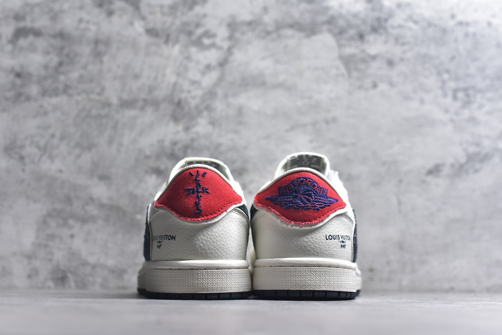 图片[5]-#海外爆款限量发售！Nike Jordan Air Jordan倒勾 “ LV联名——蓝红牛仔勾” 高端定制 低帮 复古 减震 防滑 耐磨 篮球鞋 定制鞋盒 大厂纯原品质出货 超高清洁度 皮料切割干净无任何毛边 细节完美 货号：JW1188-168 尺码：36 36.5 37.5 38 38.5 39 40 40.5 41 42 42.5 43 44 44.5 45-选品中心