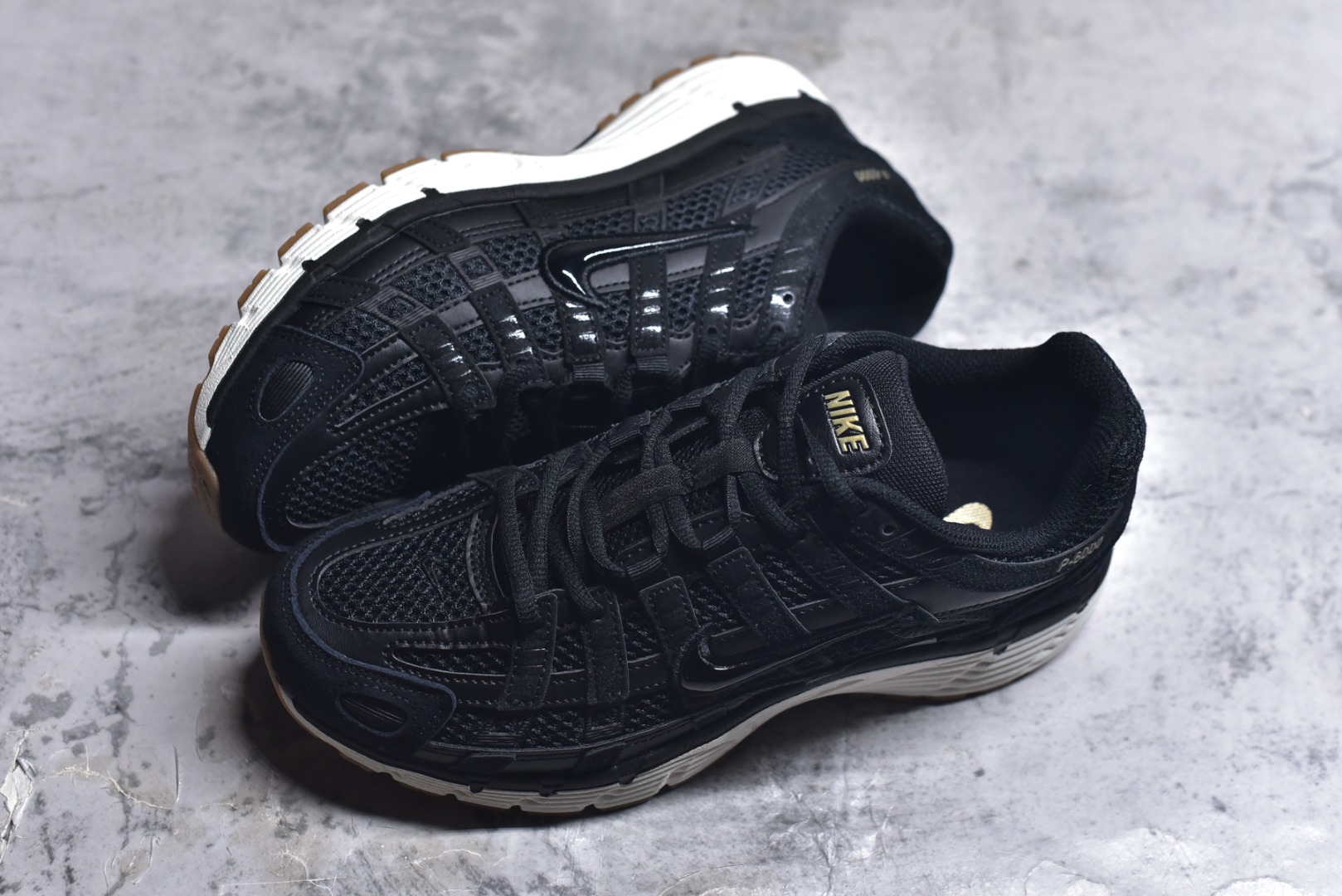 图片[7]-#NK P-6000 系列低帮复古老爹风休闲运动舒适慢跑鞋 HF0015-001 融合 Pegasus 过往运动鞋设计 助力 21 世纪早期跑步运动跃升时尚新高度 采用透气网眼布、运动风格线条和耐穿覆面 兼具吸睛外观和舒适感受 中底泡绵以田径赛道为灵感 打造厚实设计 缔造出众缓震性能 尺码：36 36.5 37.5 38 38.5 39 40 40.5 41 42 42.5 43 44 44.5 45-选品中心