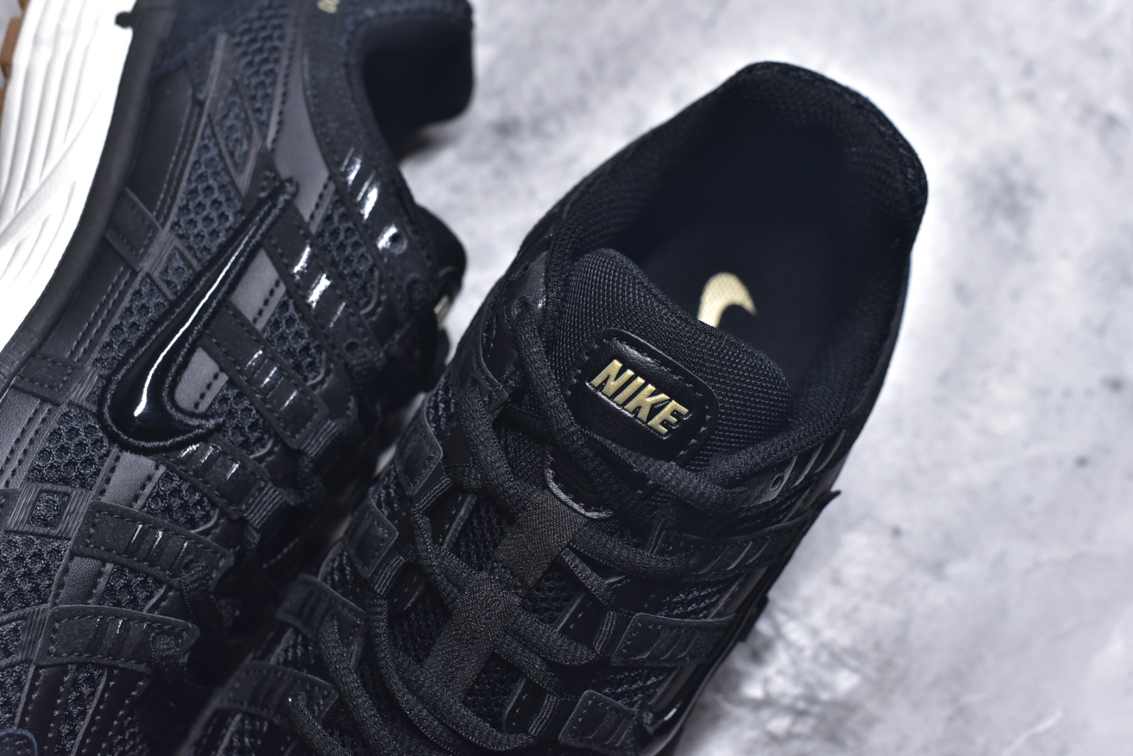 图片[9]-#NK P-6000 系列低帮复古老爹风休闲运动舒适慢跑鞋 HF0015-001 融合 Pegasus 过往运动鞋设计 助力 21 世纪早期跑步运动跃升时尚新高度 采用透气网眼布、运动风格线条和耐穿覆面 兼具吸睛外观和舒适感受 中底泡绵以田径赛道为灵感 打造厚实设计 缔造出众缓震性能 尺码：36 36.5 37.5 38 38.5 39 40 40.5 41 42 42.5 43 44 44.5 45-选品中心