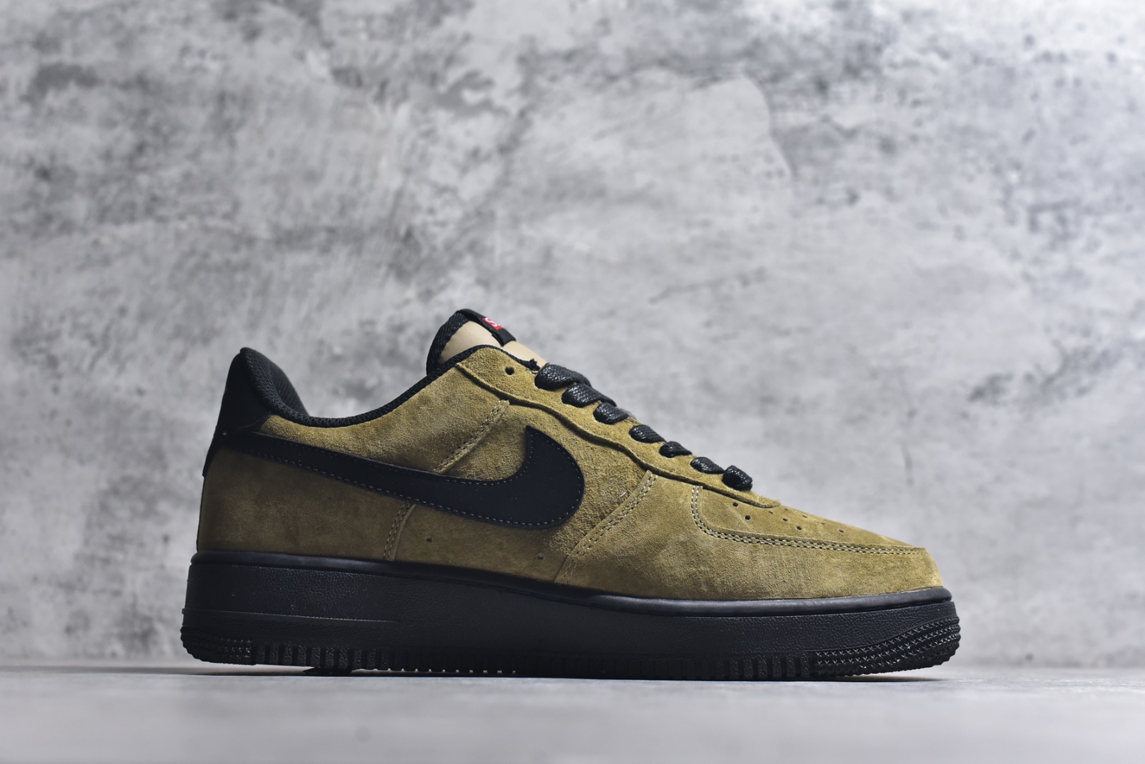 图片[3]-#海外限量发售！公司级NIke Air Force 1 \’07 Low “LV联名–卡其墨黑” 空军一号低帮 运动鞋 休闲鞋 顶级麂皮 折边针车 工艺难度大 原楦头原纸板 高端定制鞋盒 原厂鞋底 超高清洁度 细节完美 货号：DV5477-201 尺码：36 36.5 37.5 38 38.5 39 40 40.5 41 42 42.5 43 44 44.5 45-选品中心