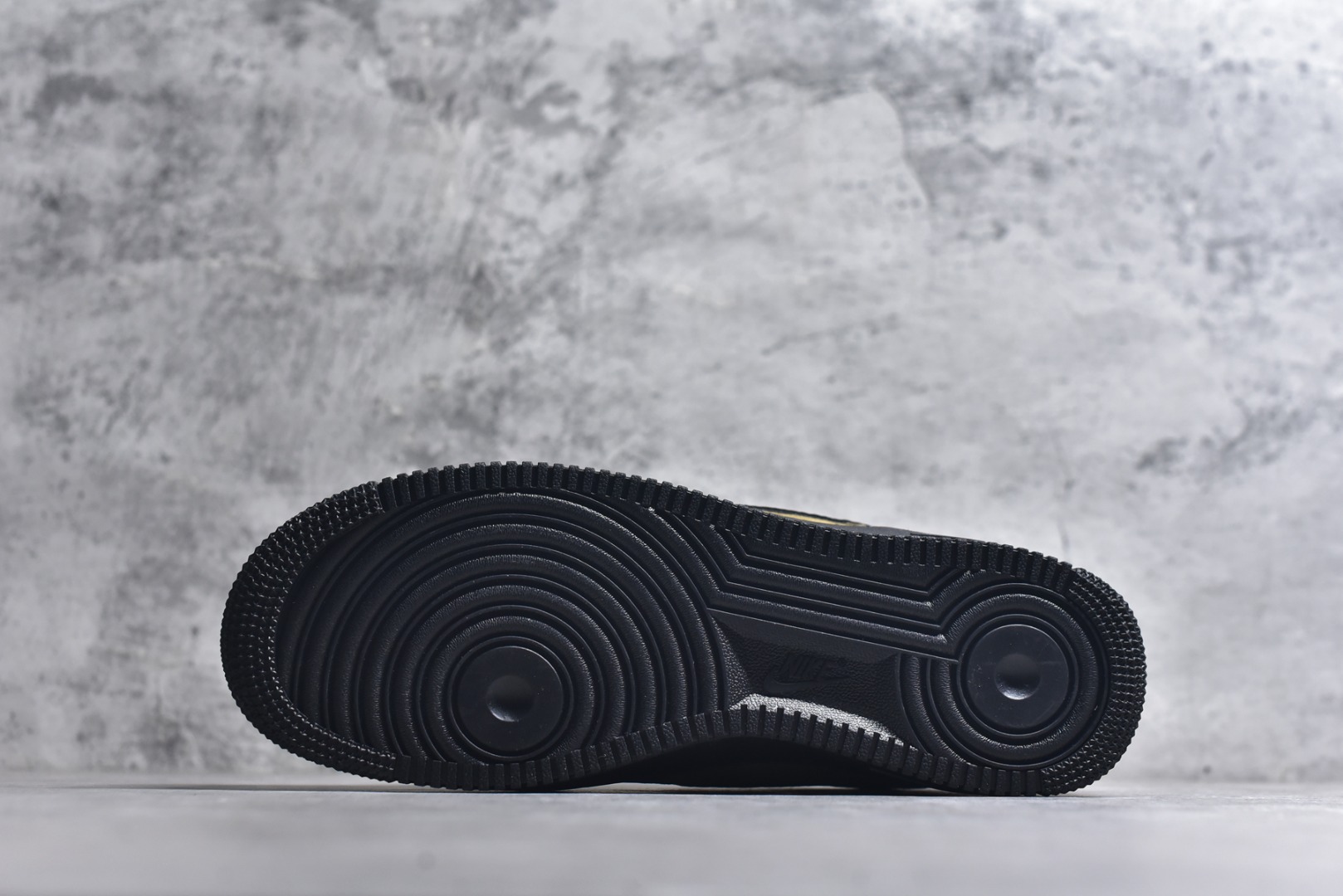 图片[6]-#海外限量发售！公司级NIke Air Force 1 \’07 Low “LV联名–卡其墨黑” 空军一号低帮 运动鞋 休闲鞋 顶级麂皮 折边针车 工艺难度大 原楦头原纸板 高端定制鞋盒 原厂鞋底 超高清洁度 细节完美 货号：DV5477-201 尺码：36 36.5 37.5 38 38.5 39 40 40.5 41 42 42.5 43 44 44.5 45-选品中心