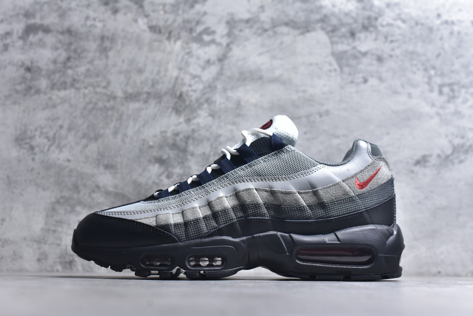 #NK Air Max 95 OG 联名复古舒适气垫运动鞋 DM0011-007 全部配色 原鞋开发生产 高度还原 一眼ZP既视感 男女鞋真标半码制 原楦原纸版数据开发 环保进口透气牛皮革材质 高弹EVA缓震中底组合开窗式Air气垫装置 外置防滑耐磨橡胶外底❗ 尺码：36 37.5 38 38.5 39 40 40.5 41 42 42.5 43 44 44.5 45 46 47.5-选品中心