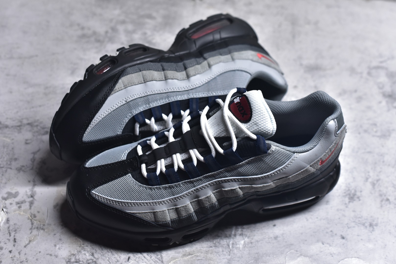 图片[7]-#NK Air Max 95 OG 联名复古舒适气垫运动鞋 DM0011-007 全部配色 原鞋开发生产 高度还原 一眼ZP既视感 男女鞋真标半码制 原楦原纸版数据开发 环保进口透气牛皮革材质 高弹EVA缓震中底组合开窗式Air气垫装置 外置防滑耐磨橡胶外底❗ 尺码：36 37.5 38 38.5 39 40 40.5 41 42 42.5 43 44 44.5 45 46 47.5-选品中心