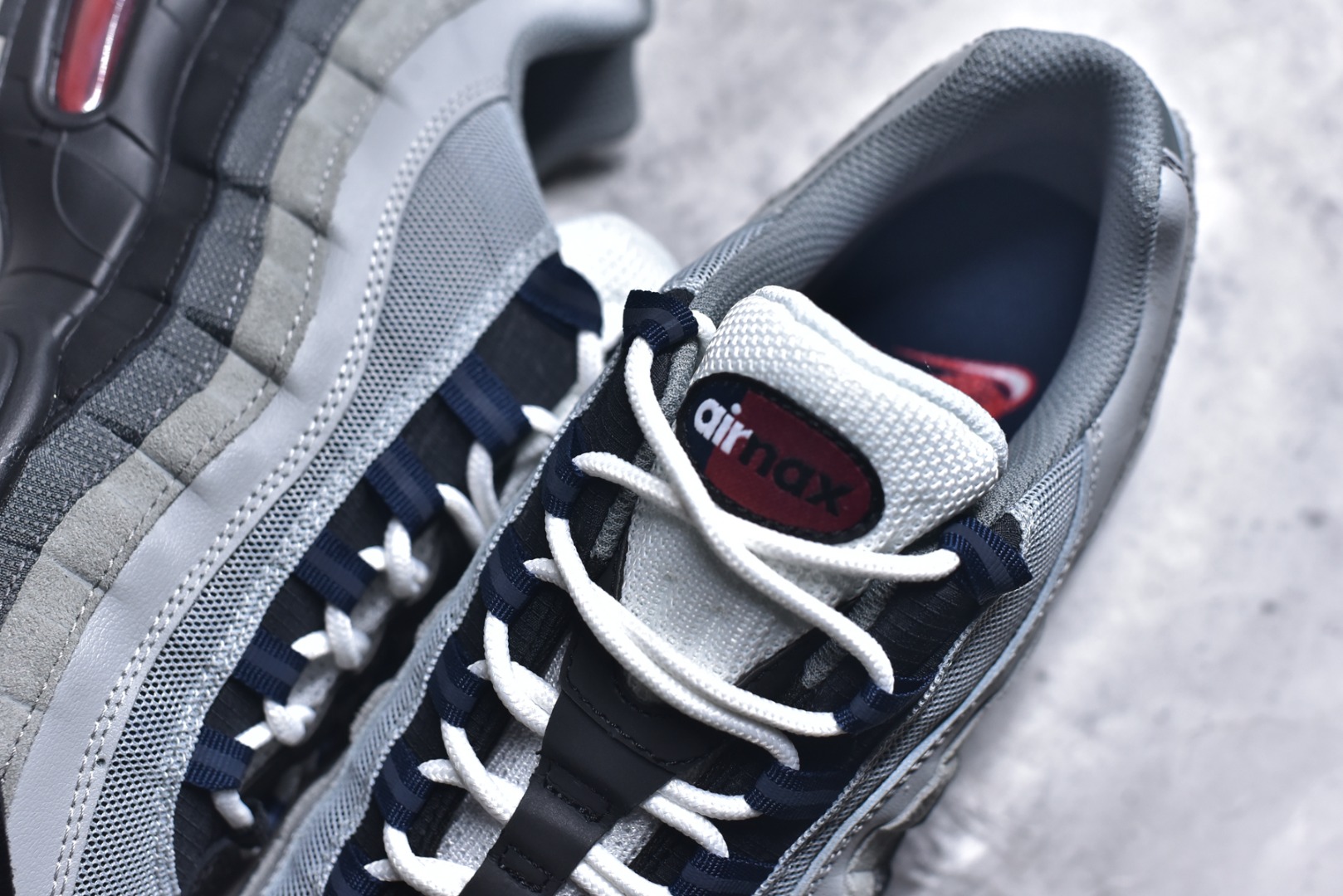 图片[9]-#NK Air Max 95 OG 联名复古舒适气垫运动鞋 DM0011-007 全部配色 原鞋开发生产 高度还原 一眼ZP既视感 男女鞋真标半码制 原楦原纸版数据开发 环保进口透气牛皮革材质 高弹EVA缓震中底组合开窗式Air气垫装置 外置防滑耐磨橡胶外底❗ 尺码：36 37.5 38 38.5 39 40 40.5 41 42 42.5 43 44 44.5 45 46 47.5-选品中心