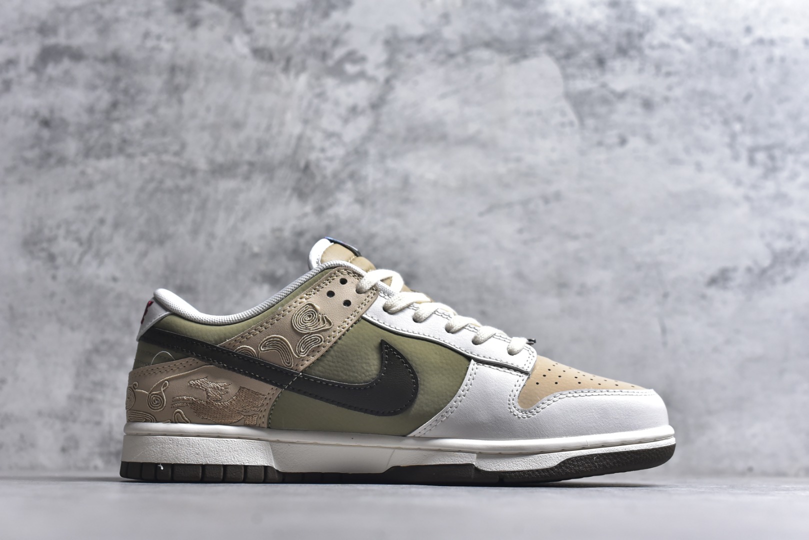 图片[3]-#Nike SB Dunk Low“ 马年限定”周年高端定制 低帮休闲板鞋 大厂纯原品质出货 超高清洁度 皮料切割干净无任何毛边 细节完美 货号：IQ1118-220 尺码： 35.5 36 36.5 37.5 38 38.5 39 40 40.5 41 42 42.5 43 44 44.5 45 46-选品中心