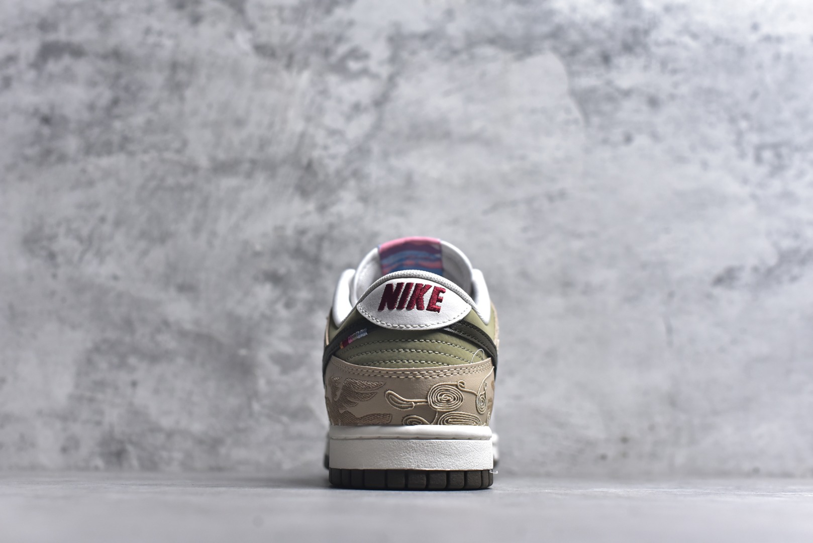 图片[5]-#Nike SB Dunk Low“ 马年限定”周年高端定制 低帮休闲板鞋 大厂纯原品质出货 超高清洁度 皮料切割干净无任何毛边 细节完美 货号：IQ1118-220 尺码： 35.5 36 36.5 37.5 38 38.5 39 40 40.5 41 42 42.5 43 44 44.5 45 46-选品中心