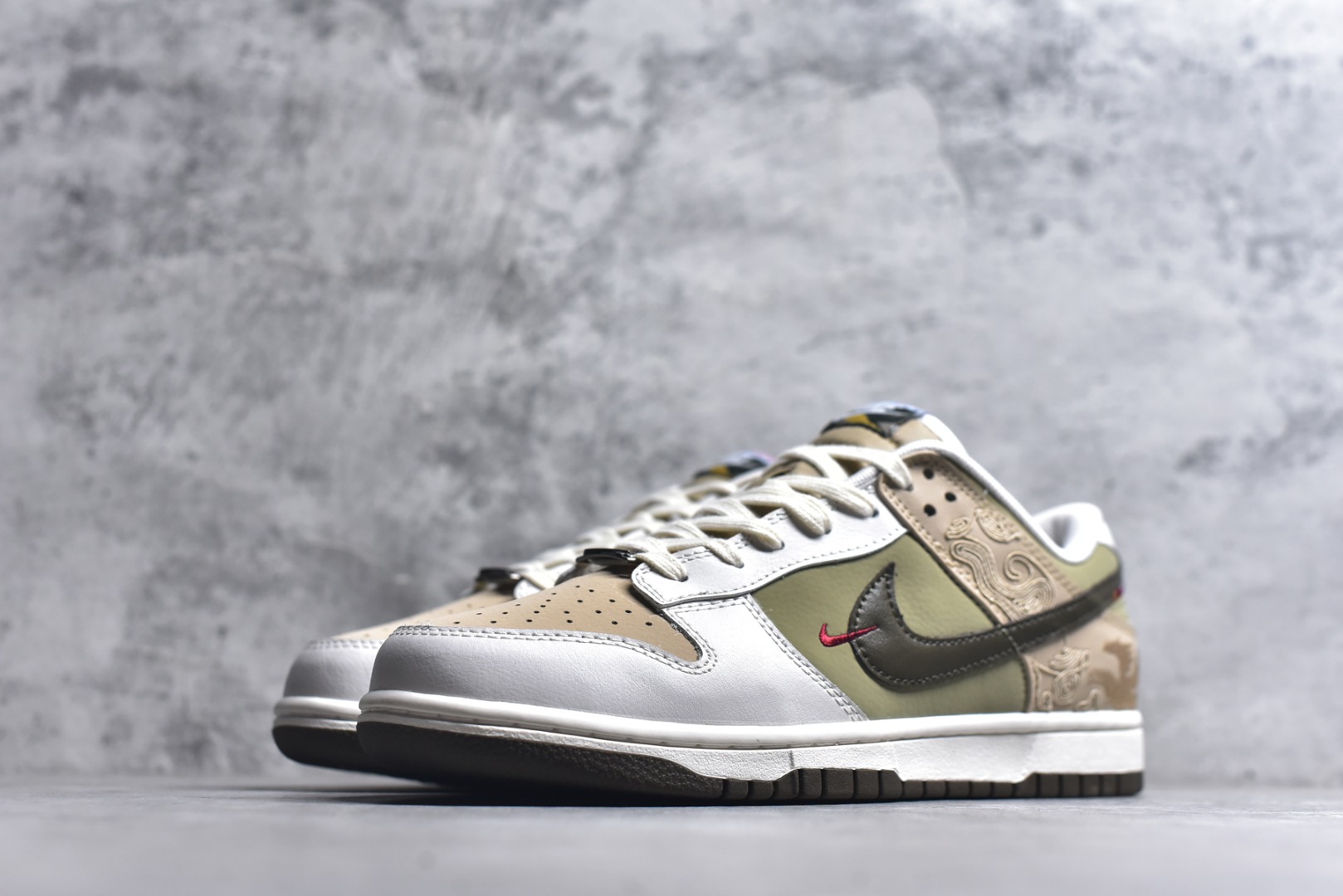 图片[2]-#Nike SB Dunk Low“ 马年限定”周年高端定制 低帮休闲板鞋 大厂纯原品质出货 超高清洁度 皮料切割干净无任何毛边 细节完美 货号：IQ1118-220 尺码： 35.5 36 36.5 37.5 38 38.5 39 40 40.5 41 42 42.5 43 44 44.5 45 46-选品中心