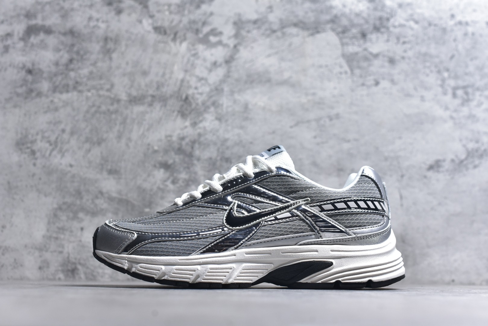 #Nk Initiator Running 创始者系列复古老爹鞋 休闲运动舒适跑步鞋 采用透气网眼鞋面和支撑覆盖层，自然运动设计的Phlyon中底用于缓冲，BRS 1,000碳橡胶外底具有轻质柔韧性，牵引力和耐用性。 货号：IB4339-029 尺码：36-45-选品中心