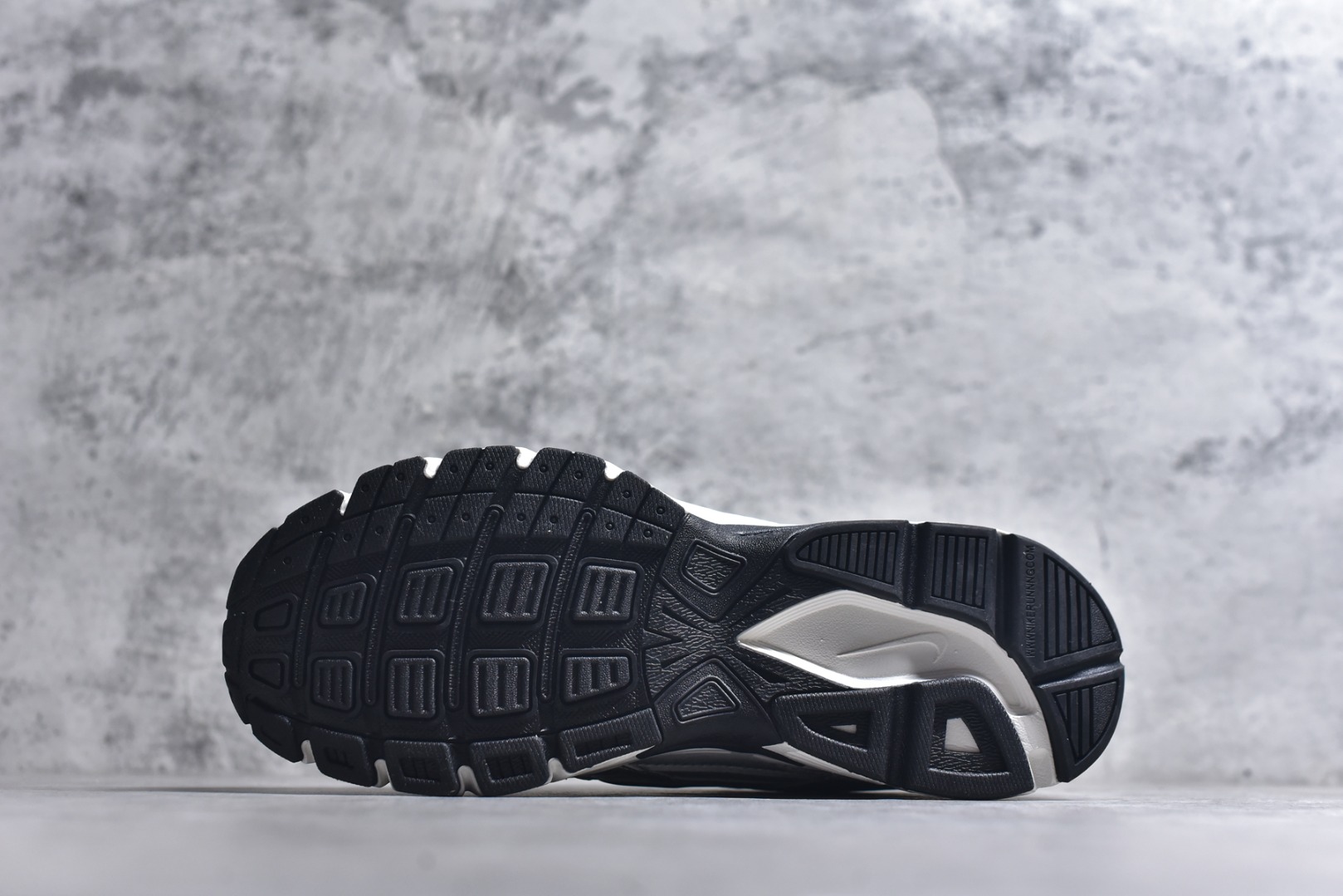 图片[6]-#Nk Initiator Running 创始者系列复古老爹鞋 休闲运动舒适跑步鞋 采用透气网眼鞋面和支撑覆盖层，自然运动设计的Phlyon中底用于缓冲，BRS 1,000碳橡胶外底具有轻质柔韧性，牵引力和耐用性。 货号：IB4339-029 尺码：36-45-选品中心