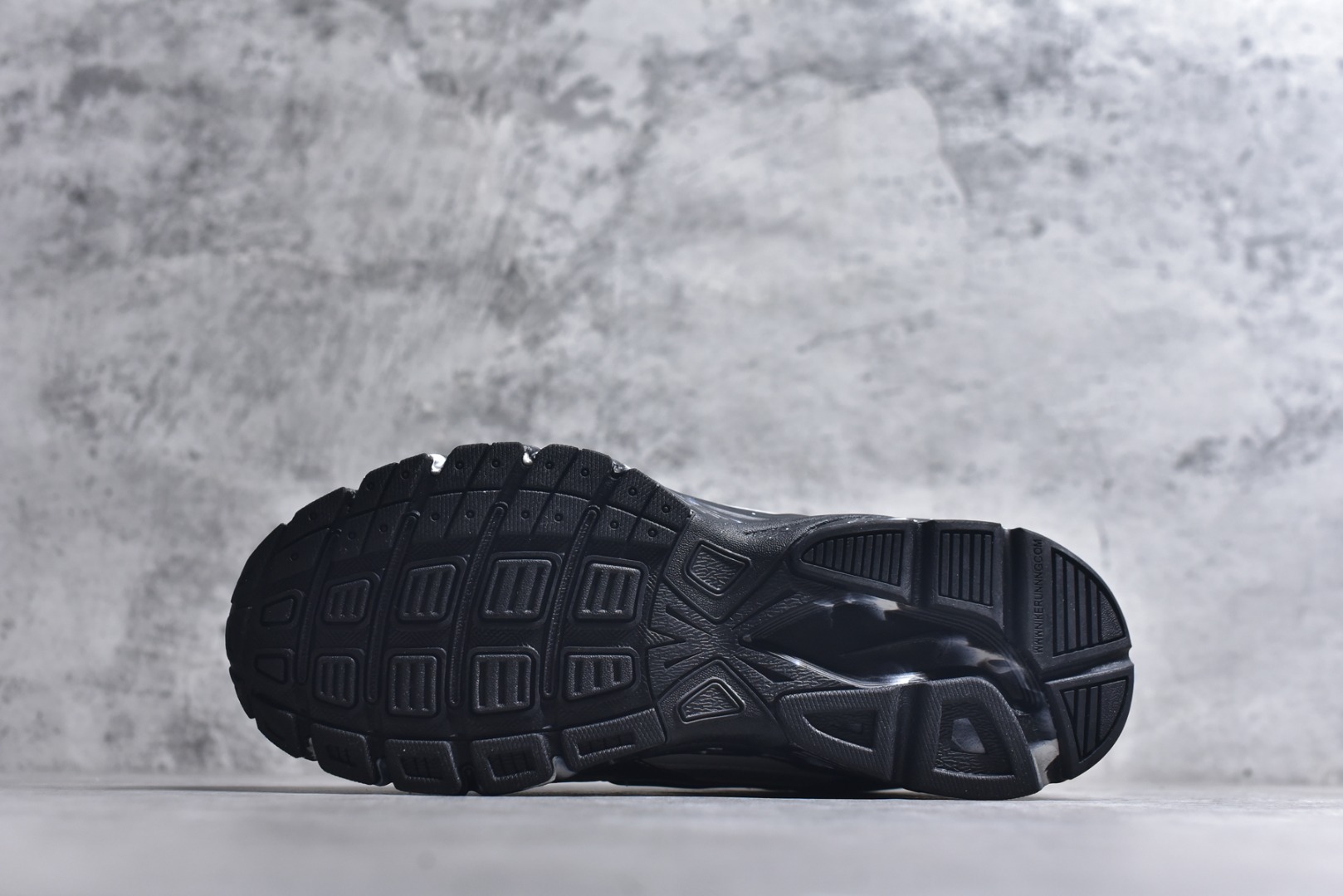 图片[6]-#NK Initiator 创始者系列 运动舒适复古网布合成革减震防滑耐磨低帮休闲跑步鞋 Ins爆火全新韩系古着风 回味经典 采用透气网眼鞋面和支撑覆盖层 自然运动设计的Phlyon中底用于缓冲 BRS 1000碳橡胶外底具有轻质柔韧性 牵引力和耐用性 货号：IB4339-027 尺码：36-45-选品中心