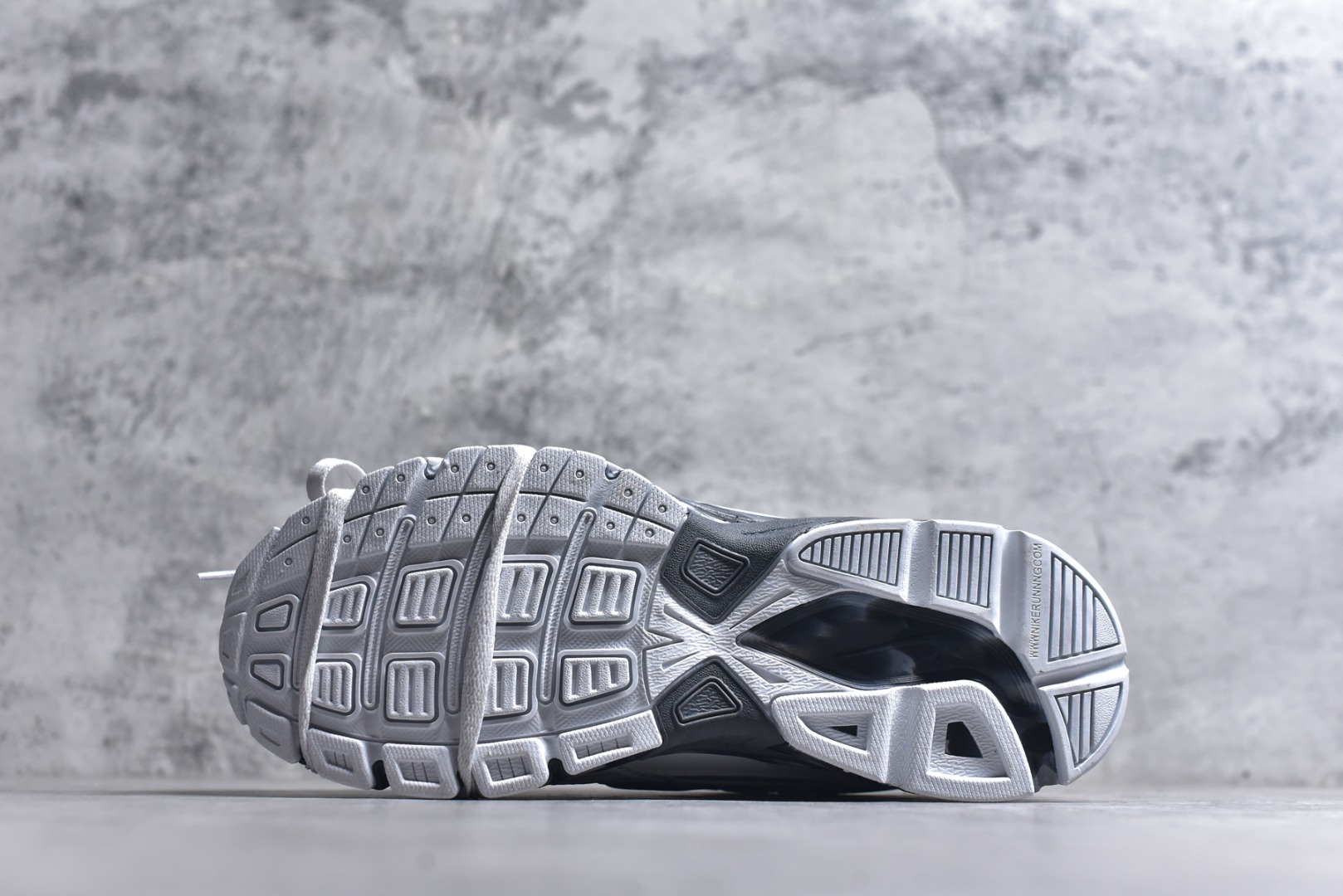 图片[6]-#NK Initiator 创始者系列 运动舒适复古网布合成革减震防滑耐磨低帮休闲跑步鞋 Ins爆火全新韩系古着风 回味经典 采用透气网眼鞋面和支撑覆盖层 自然运动设计的Phlyon中底用于缓冲 BRS 1000碳橡胶外底具有轻质柔韧性 牵引力和耐用性 货号：IB4339-028 尺码：36-45-选品中心