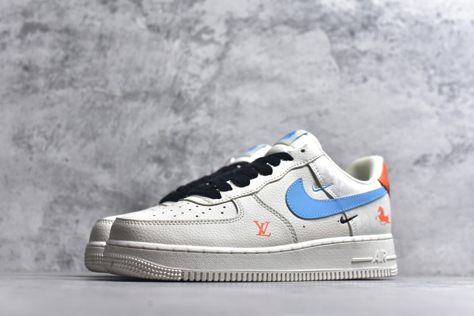 图片[2]-#海外限量发售！公司级NIke Air Force 1 \’07 Low “LV联名马年限定–彩色拼接丝绸” 空军一号低帮 运动鞋 休闲鞋 折边针车 工艺难度大 原楦头原纸板 高端定制鞋盒 原厂鞋底 超高清洁度 细节完美 货号：FV3694-100 尺码：36 36.5 37.5 38 38.5 39 40 40.5 41 42 42.5 43 44 44.5 45-选品中心
