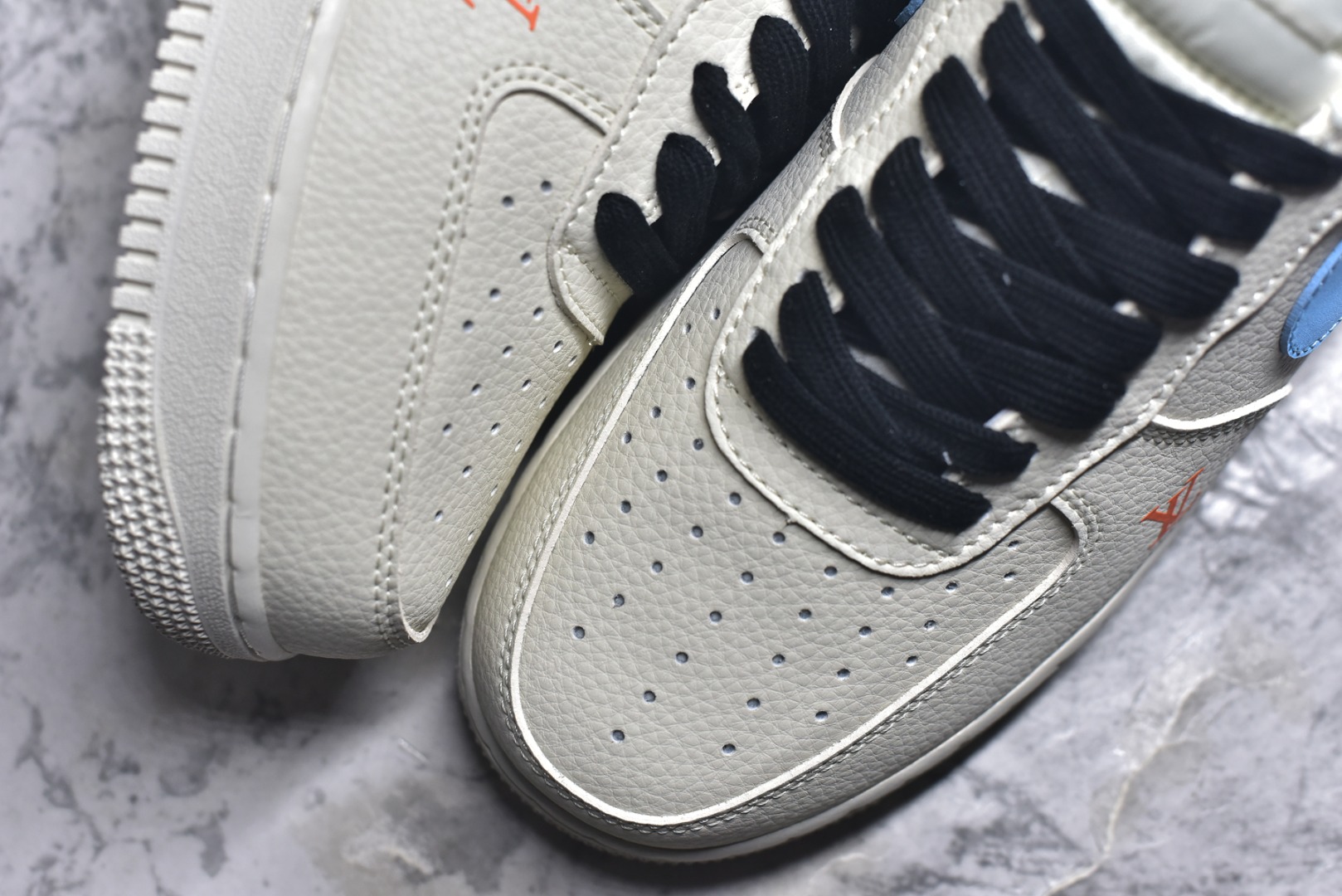 图片[8]-#海外限量发售！公司级NIke Air Force 1 \’07 Low “LV联名马年限定–彩色拼接丝绸” 空军一号低帮 运动鞋 休闲鞋 折边针车 工艺难度大 原楦头原纸板 高端定制鞋盒 原厂鞋底 超高清洁度 细节完美 货号：FV3694-100 尺码：36 36.5 37.5 38 38.5 39 40 40.5 41 42 42.5 43 44 44.5 45-选品中心