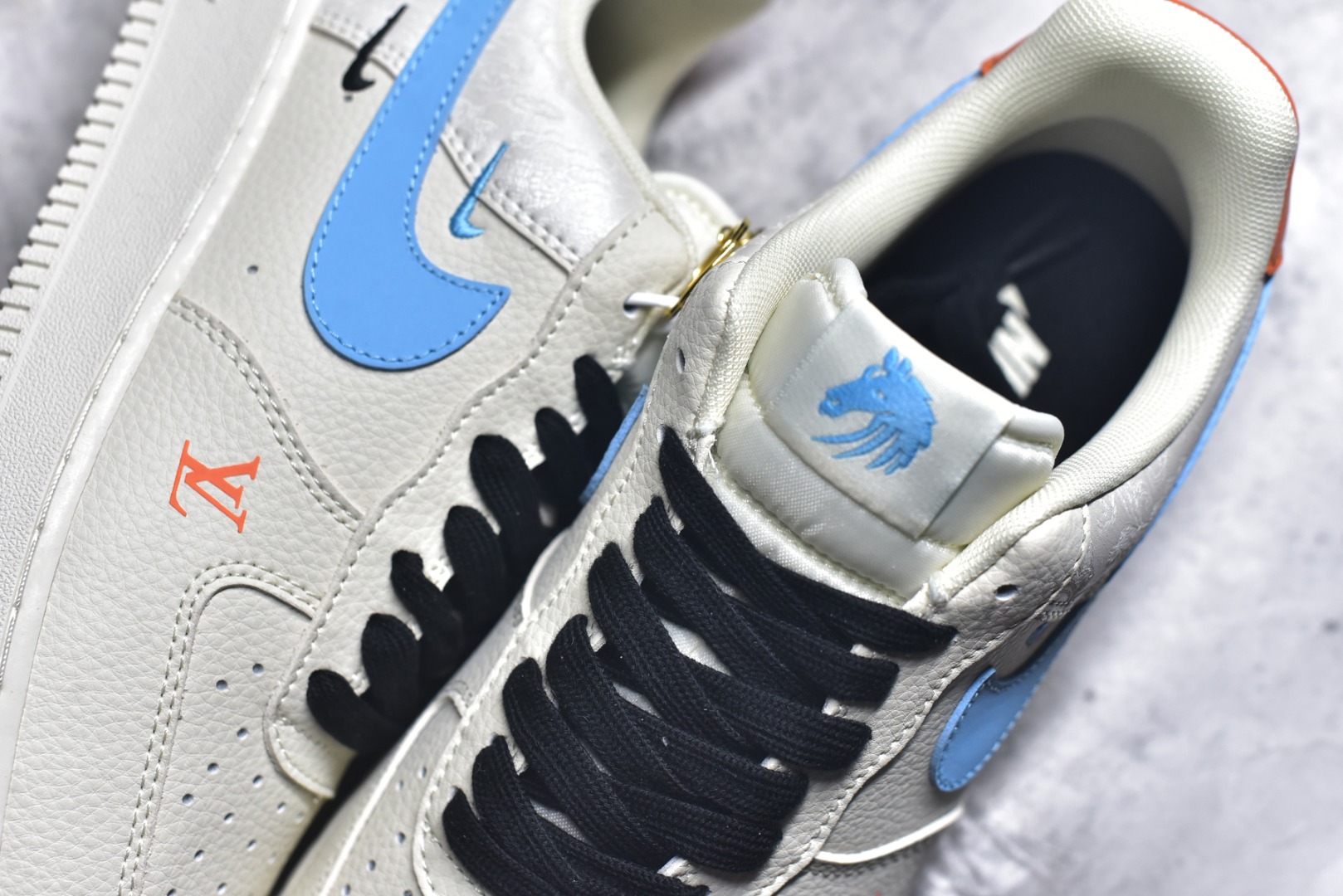 图片[9]-#海外限量发售！公司级NIke Air Force 1 \’07 Low “LV联名马年限定–彩色拼接丝绸” 空军一号低帮 运动鞋 休闲鞋 折边针车 工艺难度大 原楦头原纸板 高端定制鞋盒 原厂鞋底 超高清洁度 细节完美 货号：FV3694-100 尺码：36 36.5 37.5 38 38.5 39 40 40.5 41 42 42.5 43 44 44.5 45-选品中心