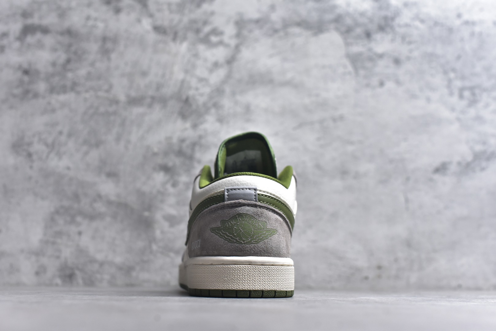 图片[5]-#2026年新款限量发售！Nike Jordan Air Jordan 1“ 古驰联名——马年限定” 高端定制 低帮 复古 减震 防滑 耐磨 篮球鞋 定制鞋盒 大厂纯原品质出货 超高清洁度 皮料切割干净无任何毛边 细节完美 货号：XX2606-006 尺码：36 36.5 37.5 38 38.5 39 40 40.5 41 42 42.5 43 44 44.5 45-选品中心