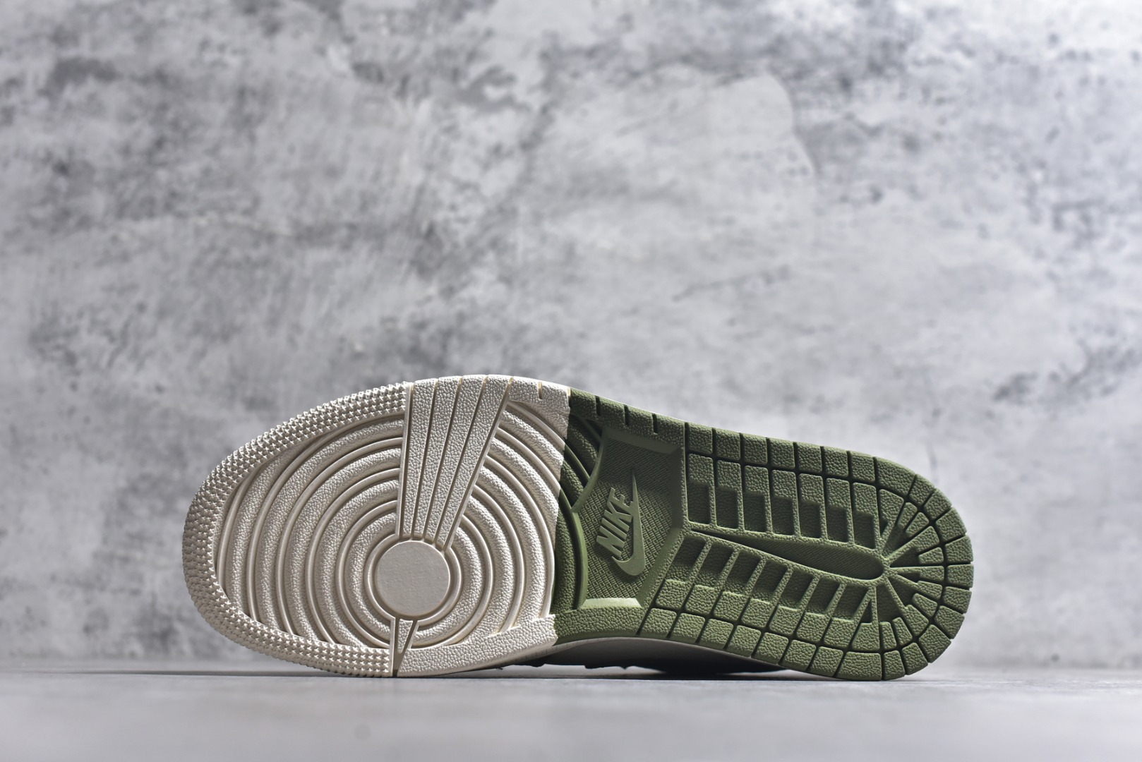 图片[6]-#2026年新款限量发售！Nike Jordan Air Jordan 1“ 古驰联名——马年限定” 高端定制 低帮 复古 减震 防滑 耐磨 篮球鞋 定制鞋盒 大厂纯原品质出货 超高清洁度 皮料切割干净无任何毛边 细节完美 货号：XX2606-006 尺码：36 36.5 37.5 38 38.5 39 40 40.5 41 42 42.5 43 44 44.5 45-选品中心