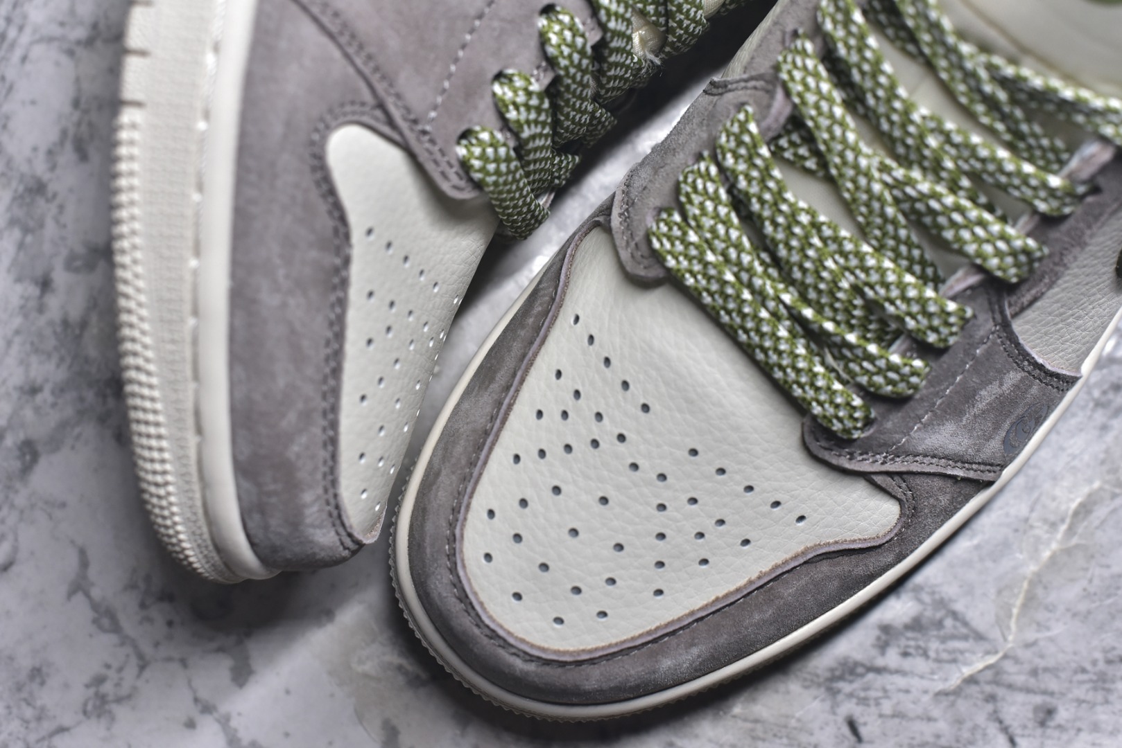 图片[8]-#2026年新款限量发售！Nike Jordan Air Jordan 1“ 古驰联名——马年限定” 高端定制 低帮 复古 减震 防滑 耐磨 篮球鞋 定制鞋盒 大厂纯原品质出货 超高清洁度 皮料切割干净无任何毛边 细节完美 货号：XX2606-006 尺码：36 36.5 37.5 38 38.5 39 40 40.5 41 42 42.5 43 44 44.5 45-选品中心