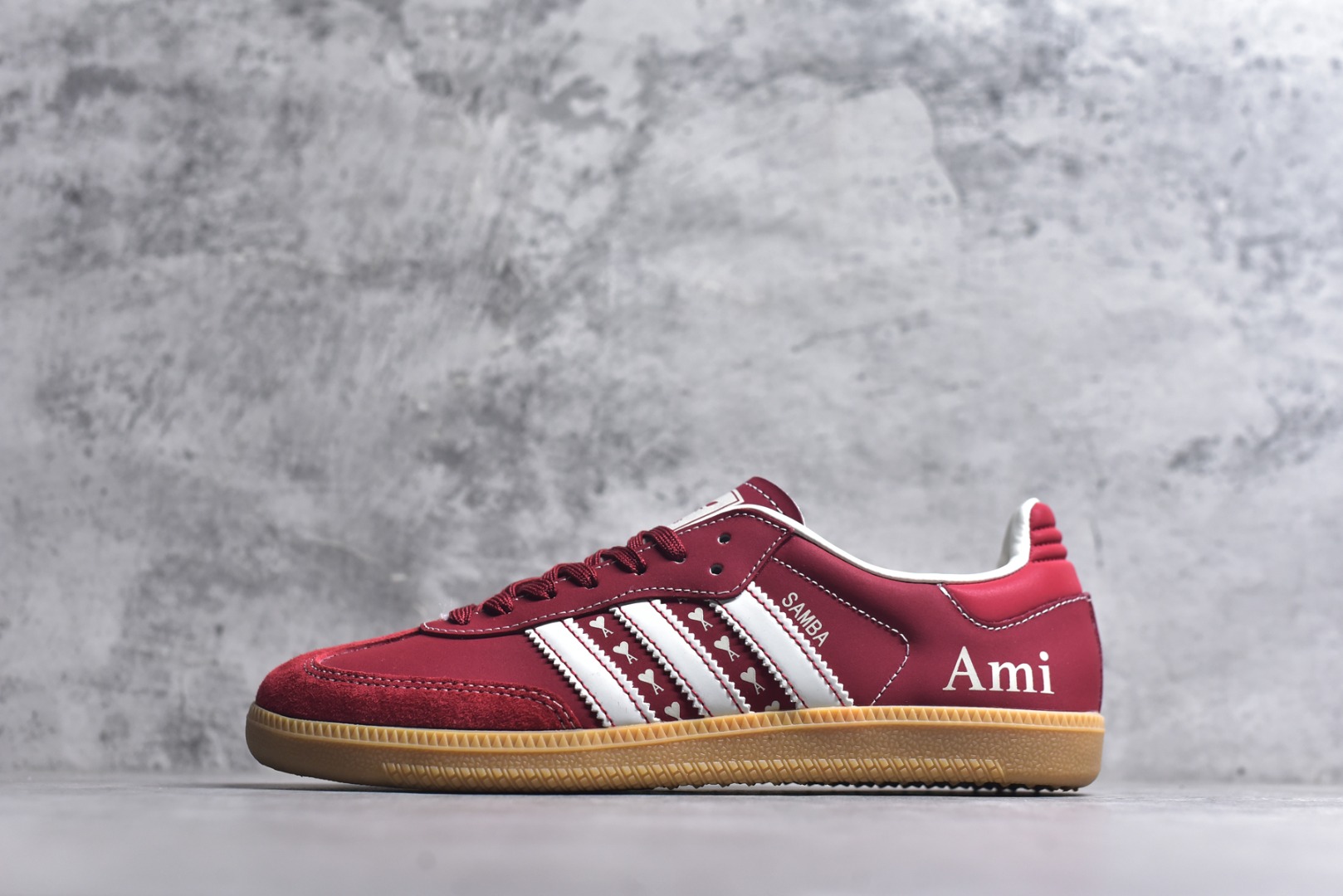 #独家实拍✨定制版Fendi x Ad Samba Og 定制配色 芬迪联名 阿迪桑巴系列徳训风低帮百搭休闲板鞋 XR0006 定制鞋盒 大厂流水作业生产 超高清洁度 皮料切割干净无任何毛边 细节完美 尺码：36 36.5 37.5 38 38.5 39 40 40.5 41 42 42.5 43 44 44.5 45-选品中心