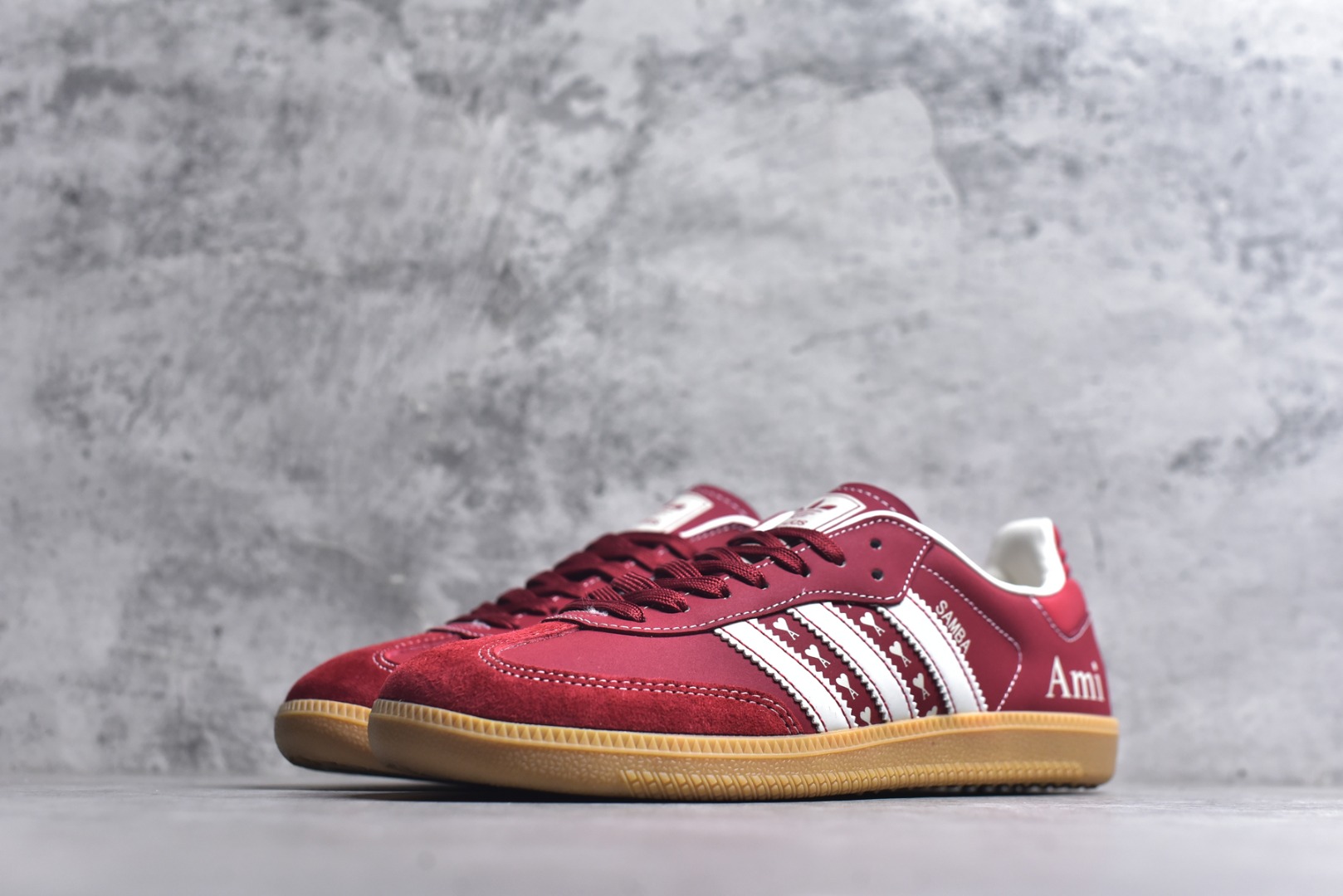 图片[2]-#独家实拍✨定制版Fendi x Ad Samba Og 定制配色 芬迪联名 阿迪桑巴系列徳训风低帮百搭休闲板鞋 XR0006 定制鞋盒 大厂流水作业生产 超高清洁度 皮料切割干净无任何毛边 细节完美 尺码：36 36.5 37.5 38 38.5 39 40 40.5 41 42 42.5 43 44 44.5 45-选品中心