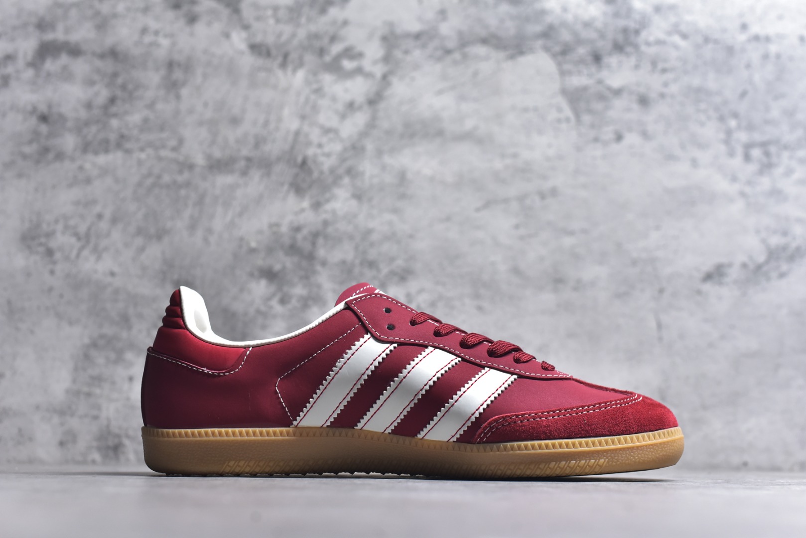 图片[3]-#独家实拍✨定制版Fendi x Ad Samba Og 定制配色 芬迪联名 阿迪桑巴系列徳训风低帮百搭休闲板鞋 XR0006 定制鞋盒 大厂流水作业生产 超高清洁度 皮料切割干净无任何毛边 细节完美 尺码：36 36.5 37.5 38 38.5 39 40 40.5 41 42 42.5 43 44 44.5 45-选品中心