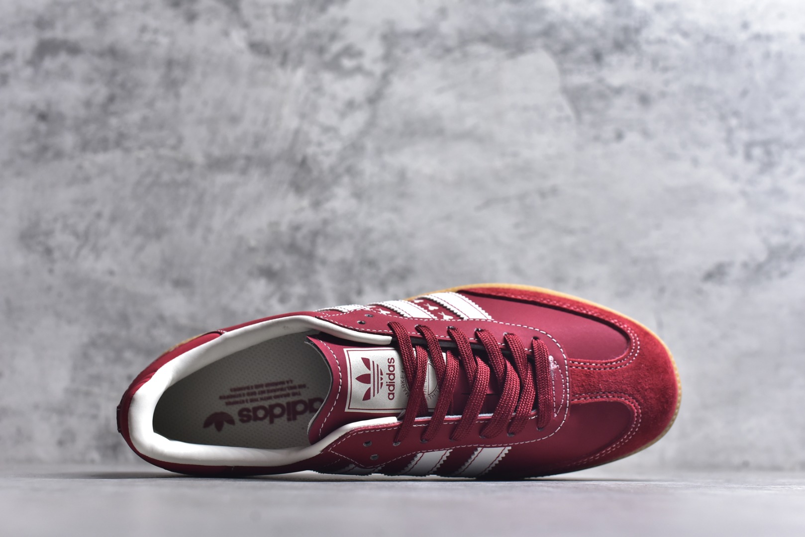 图片[4]-#独家实拍✨定制版Fendi x Ad Samba Og 定制配色 芬迪联名 阿迪桑巴系列徳训风低帮百搭休闲板鞋 XR0006 定制鞋盒 大厂流水作业生产 超高清洁度 皮料切割干净无任何毛边 细节完美 尺码：36 36.5 37.5 38 38.5 39 40 40.5 41 42 42.5 43 44 44.5 45-选品中心