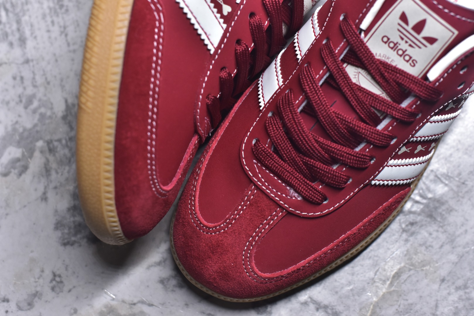 图片[8]-#独家实拍✨定制版Fendi x Ad Samba Og 定制配色 芬迪联名 阿迪桑巴系列徳训风低帮百搭休闲板鞋 XR0006 定制鞋盒 大厂流水作业生产 超高清洁度 皮料切割干净无任何毛边 细节完美 尺码：36 36.5 37.5 38 38.5 39 40 40.5 41 42 42.5 43 44 44.5 45-选品中心