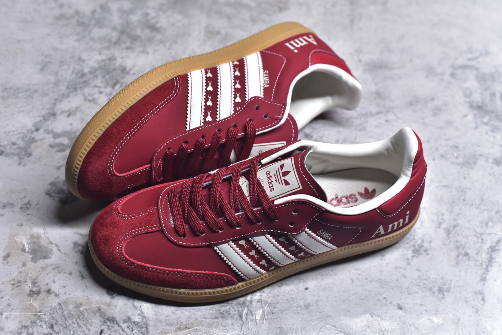 图片[7]-#独家实拍✨定制版Fendi x Ad Samba Og 定制配色 芬迪联名 阿迪桑巴系列徳训风低帮百搭休闲板鞋 XR0006 定制鞋盒 大厂流水作业生产 超高清洁度 皮料切割干净无任何毛边 细节完美 尺码：36 36.5 37.5 38 38.5 39 40 40.5 41 42 42.5 43 44 44.5 45-选品中心