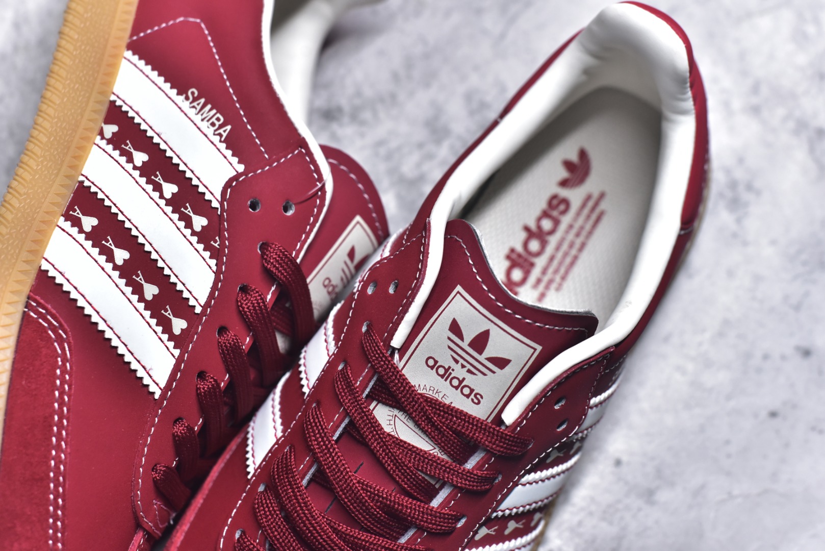 图片[9]-#独家实拍✨定制版Fendi x Ad Samba Og 定制配色 芬迪联名 阿迪桑巴系列徳训风低帮百搭休闲板鞋 XR0006 定制鞋盒 大厂流水作业生产 超高清洁度 皮料切割干净无任何毛边 细节完美 尺码：36 36.5 37.5 38 38.5 39 40 40.5 41 42 42.5 43 44 44.5 45-选品中心