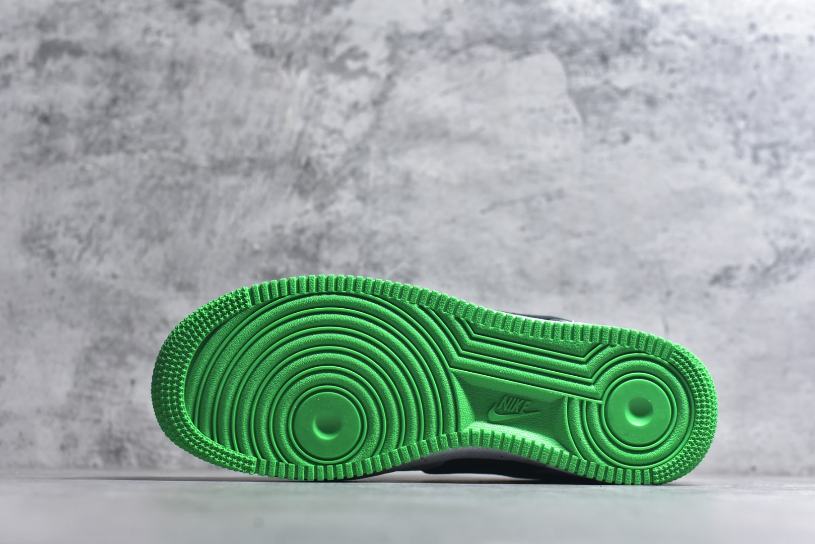 图片[6]-#Nike Air Force 1 Low 空军一号低帮百搭休闲运动板鞋 柔软、弹性十足的缓震性能和出色的中底设计，横跨复古与现代的外型结合，造就出风靡全球三十多年的Force 1，直到今天还深受青睐 尺码：36 36.5 37.5 38 38.5 39 40 40.5 41 42 42.5 43 44 45 货号：IU7613-100-选品中心