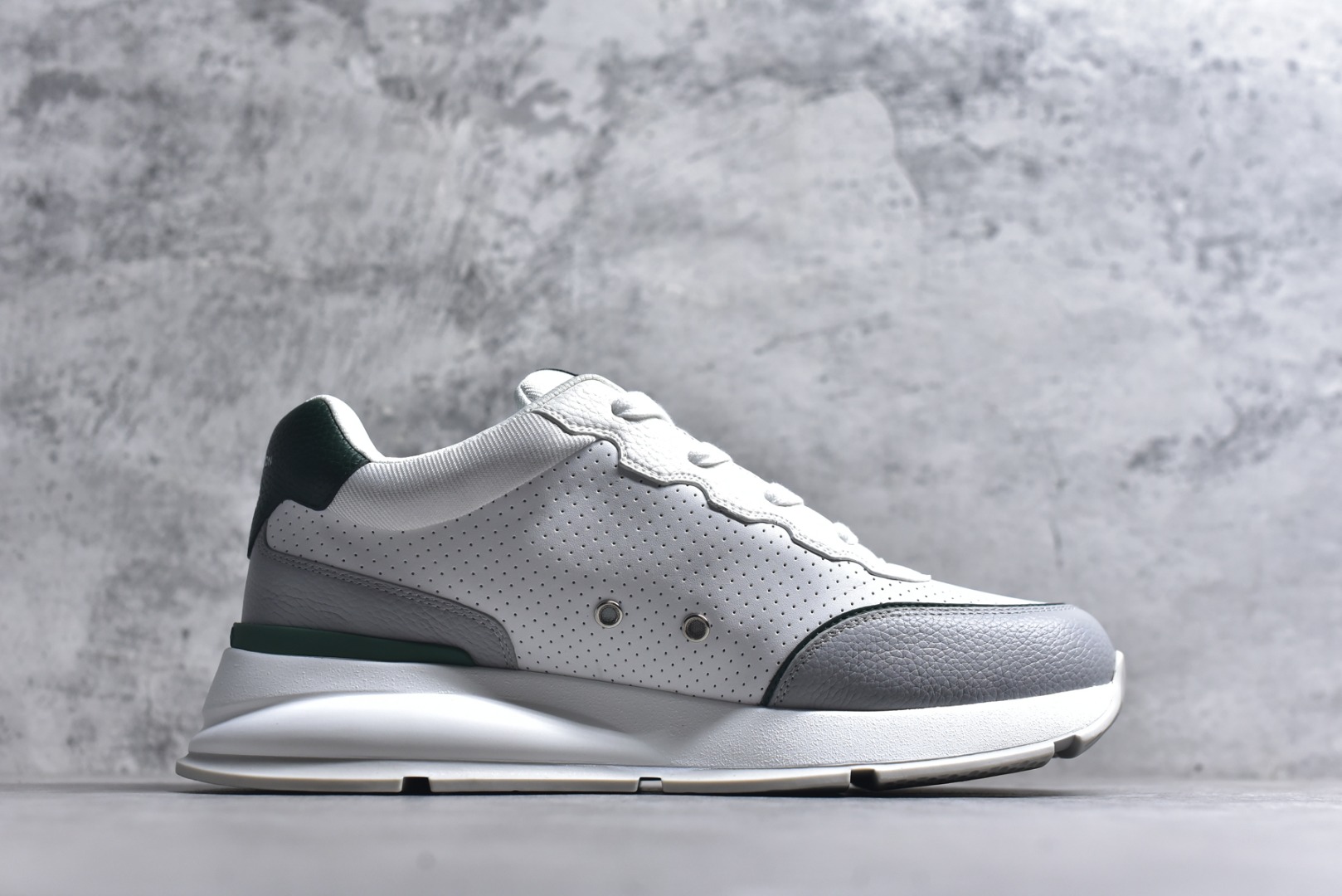 图片[3]-#驴家 新配色 男士🧍‍♂️trainer运动鞋，本款 LV Trainer 运动鞋取材柔软粒面小牛皮，呈现纯净色调，品牌诞生于1854年，设计师手写体品牌标识点缀一侧，virgil abloh亲自操刀设计，非常具有纪念价值的一款运动鞋，全新lv路易威登louis vuitton trainer sneaker low休闲运动文化百搭篮球板鞋 尺码：39-46-选品中心