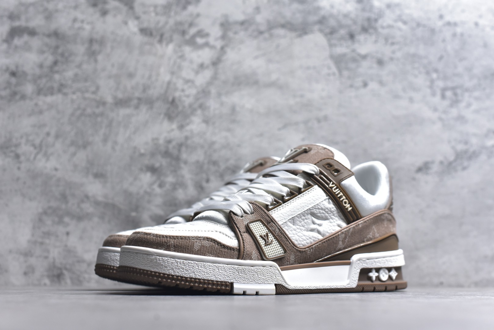 图片[2]-#AM-甄选 碾压市场7××版本 独家𝑻𝒓𝒂𝒊𝒏𝒆𝒓 现货入库💪🏻 救市品质 走量拉新神器 独家高定版最强平替 价格优势碾压市场 救市批次 高端零售 外贸专供 原版购入开发 正确空胶工艺 ZP级全套包装 完美楦型 正确卡色 大底TPU 质感媲美原版 细节与原版一致 注意区分市面通货 比肩高定 尺码：39-46-选品中心