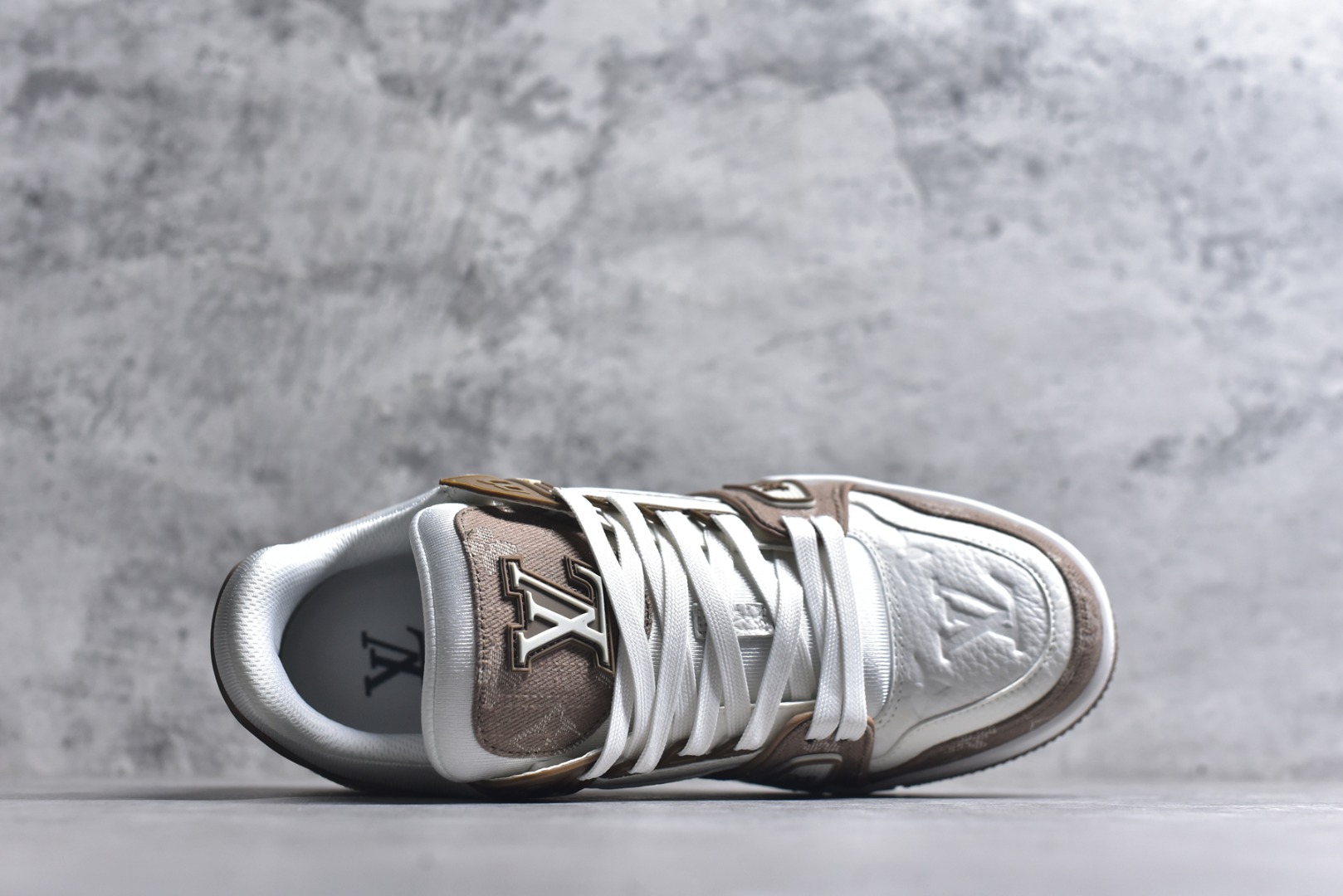 图片[4]-#AM-甄选 碾压市场7××版本 独家𝑻𝒓𝒂𝒊𝒏𝒆𝒓 现货入库💪🏻 救市品质 走量拉新神器 独家高定版最强平替 价格优势碾压市场 救市批次 高端零售 外贸专供 原版购入开发 正确空胶工艺 ZP级全套包装 完美楦型 正确卡色 大底TPU 质感媲美原版 细节与原版一致 注意区分市面通货 比肩高定 尺码：39-46-选品中心