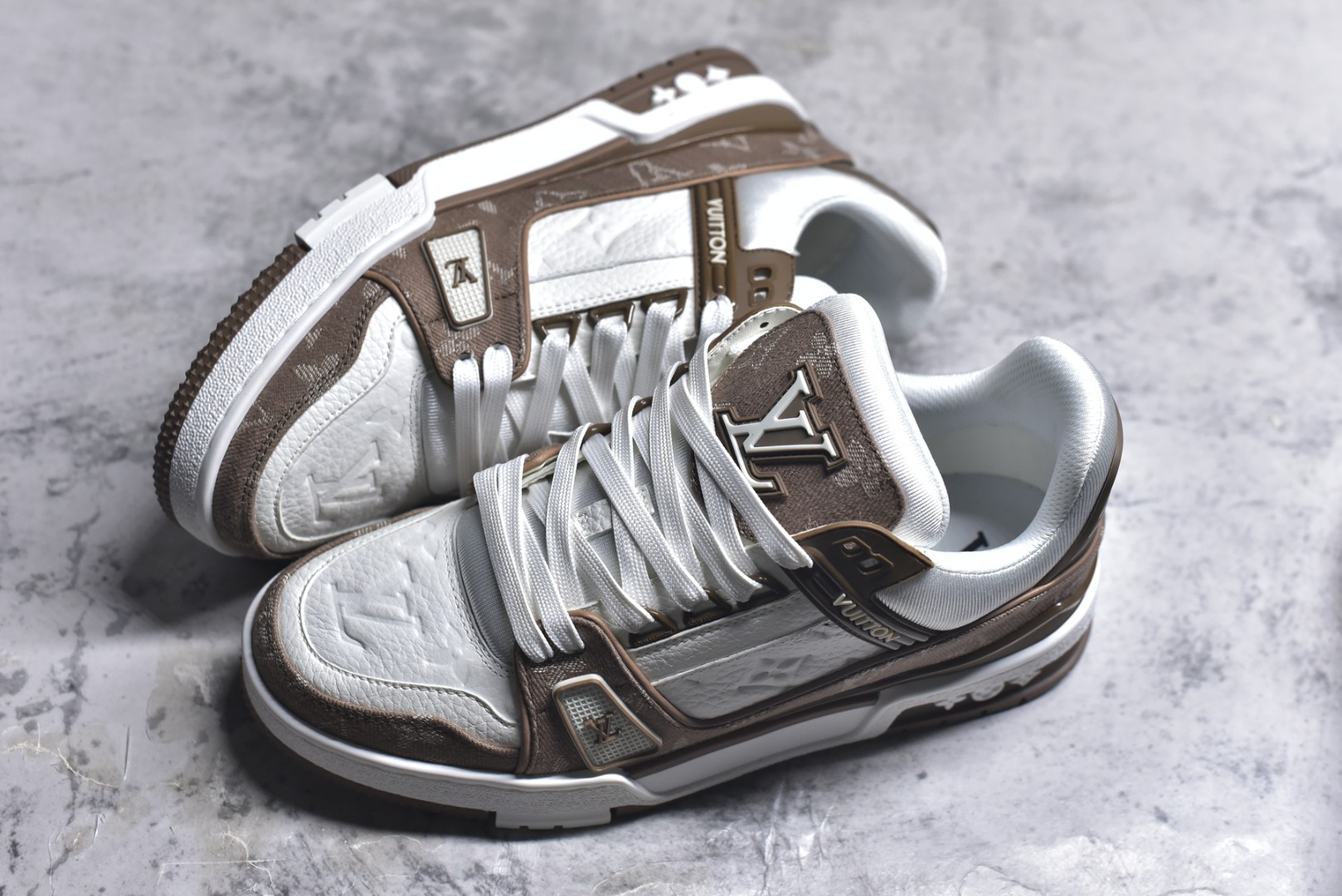 图片[7]-#AM-甄选 碾压市场7××版本 独家𝑻𝒓𝒂𝒊𝒏𝒆𝒓 现货入库💪🏻 救市品质 走量拉新神器 独家高定版最强平替 价格优势碾压市场 救市批次 高端零售 外贸专供 原版购入开发 正确空胶工艺 ZP级全套包装 完美楦型 正确卡色 大底TPU 质感媲美原版 细节与原版一致 注意区分市面通货 比肩高定 尺码：39-46-选品中心