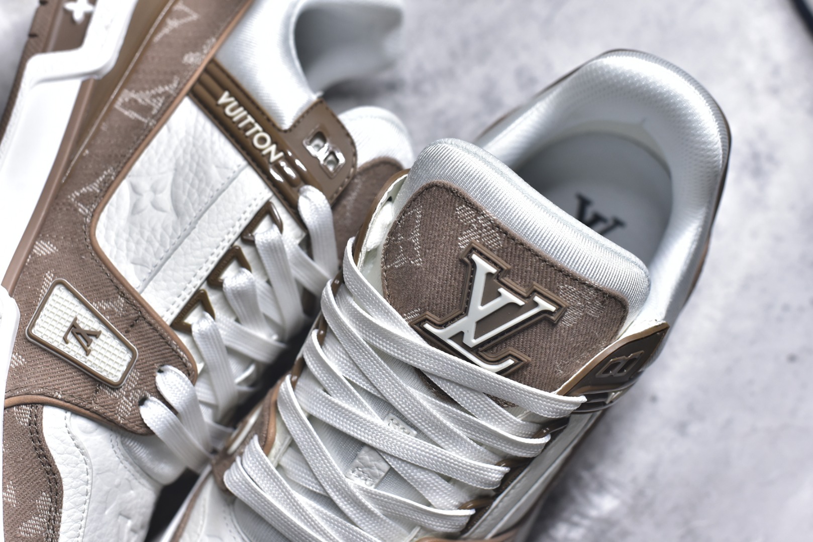 图片[9]-#AM-甄选 碾压市场7××版本 独家𝑻𝒓𝒂𝒊𝒏𝒆𝒓 现货入库💪🏻 救市品质 走量拉新神器 独家高定版最强平替 价格优势碾压市场 救市批次 高端零售 外贸专供 原版购入开发 正确空胶工艺 ZP级全套包装 完美楦型 正确卡色 大底TPU 质感媲美原版 细节与原版一致 注意区分市面通货 比肩高定 尺码：39-46-选品中心