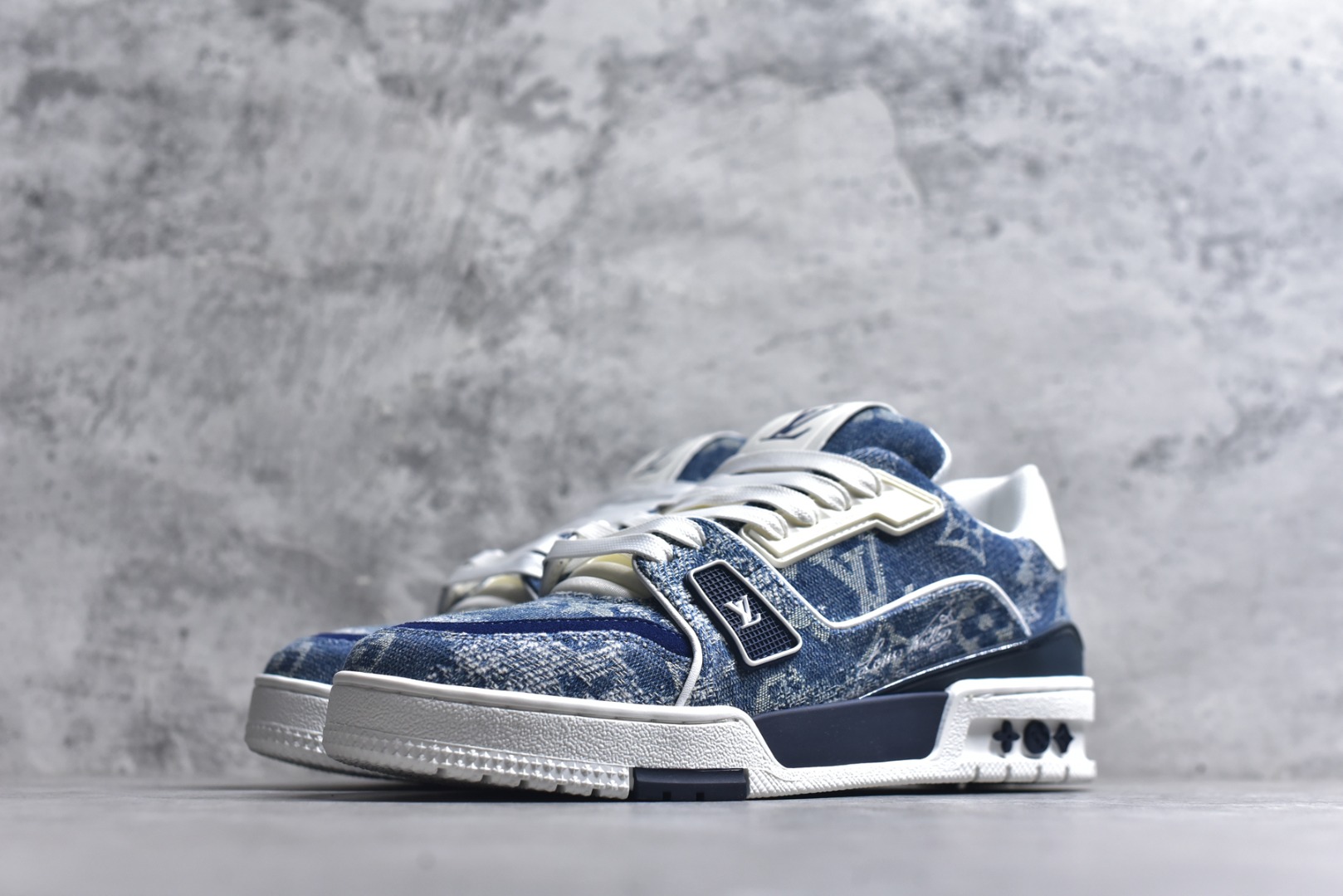 图片[2]-#AM-甄选 碾压市场7××版本 独家𝑻𝒓𝒂𝒊𝒏𝒆𝒓 现货入库💪🏻 救市品质 走量拉新神器 独家高定版最强平替 价格优势碾压市场 救市批次 高端零售 外贸专供 原版购入开发 正确空胶工艺 ZP级全套包装 完美楦型 正确卡色 大底TPU 质感媲美原版 细节与原版一致 注意区分市面通货 比肩高定 尺码：39-46-选品中心