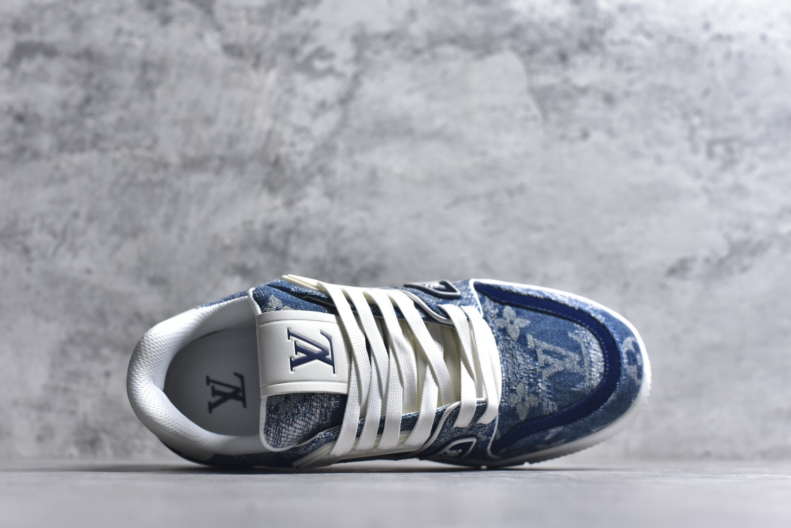 图片[4]-#AM-甄选 碾压市场7××版本 独家𝑻𝒓𝒂𝒊𝒏𝒆𝒓 现货入库💪🏻 救市品质 走量拉新神器 独家高定版最强平替 价格优势碾压市场 救市批次 高端零售 外贸专供 原版购入开发 正确空胶工艺 ZP级全套包装 完美楦型 正确卡色 大底TPU 质感媲美原版 细节与原版一致 注意区分市面通货 比肩高定 尺码：39-46-选品中心