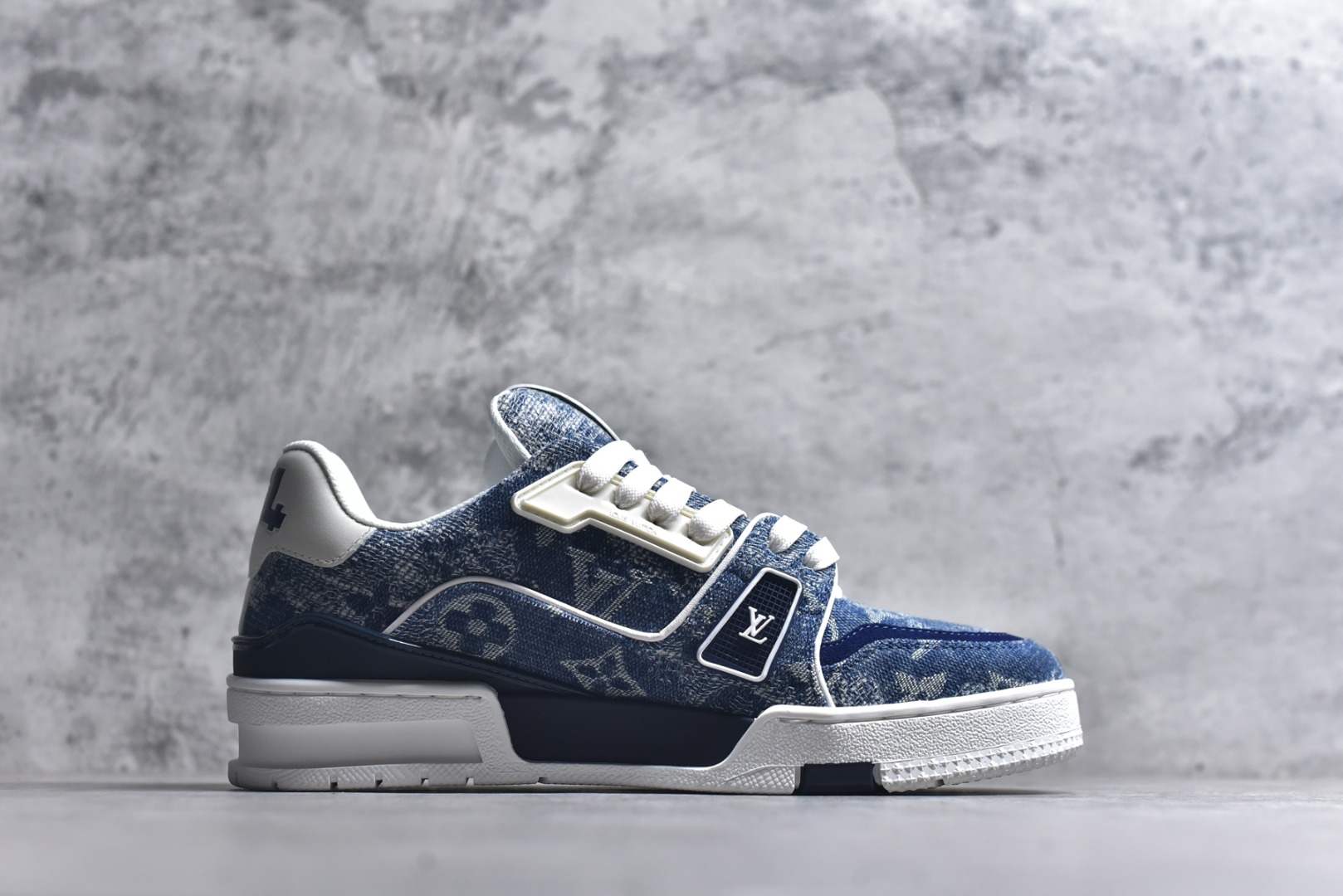 图片[3]-#AM-甄选 碾压市场7××版本 独家𝑻𝒓𝒂𝒊𝒏𝒆𝒓 现货入库💪🏻 救市品质 走量拉新神器 独家高定版最强平替 价格优势碾压市场 救市批次 高端零售 外贸专供 原版购入开发 正确空胶工艺 ZP级全套包装 完美楦型 正确卡色 大底TPU 质感媲美原版 细节与原版一致 注意区分市面通货 比肩高定 尺码：39-46-选品中心