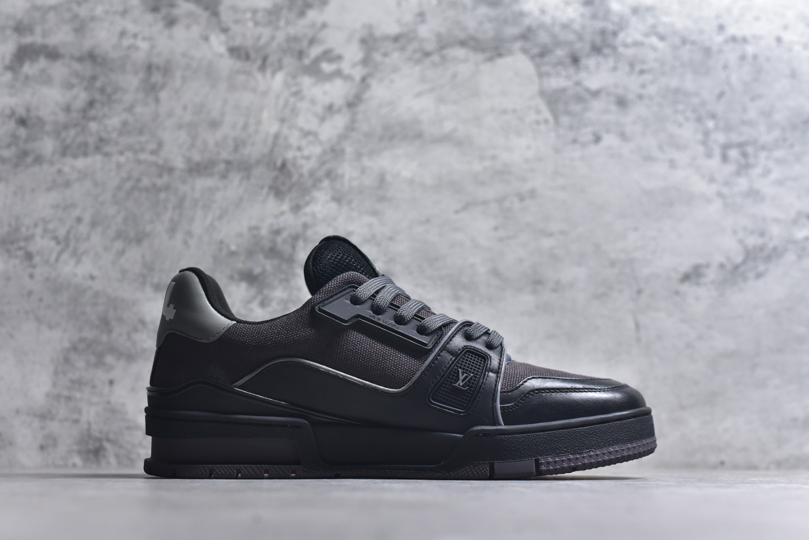 图片[3]-#AM-甄选 碾压市场7××版本 独家𝑻𝒓𝒂𝒊𝒏𝒆𝒓 现货入库💪🏻 救市品质 走量拉新神器 独家高定版最强平替 价格优势碾压市场 救市批次 高端零售 外贸专供 原版购入开发 正确空胶工艺 ZP级全套包装 完美楦型 正确卡色 大底TPU 质感媲美原版 细节与原版一致 注意区分市面通货 比肩高定 尺码：39-46-选品中心