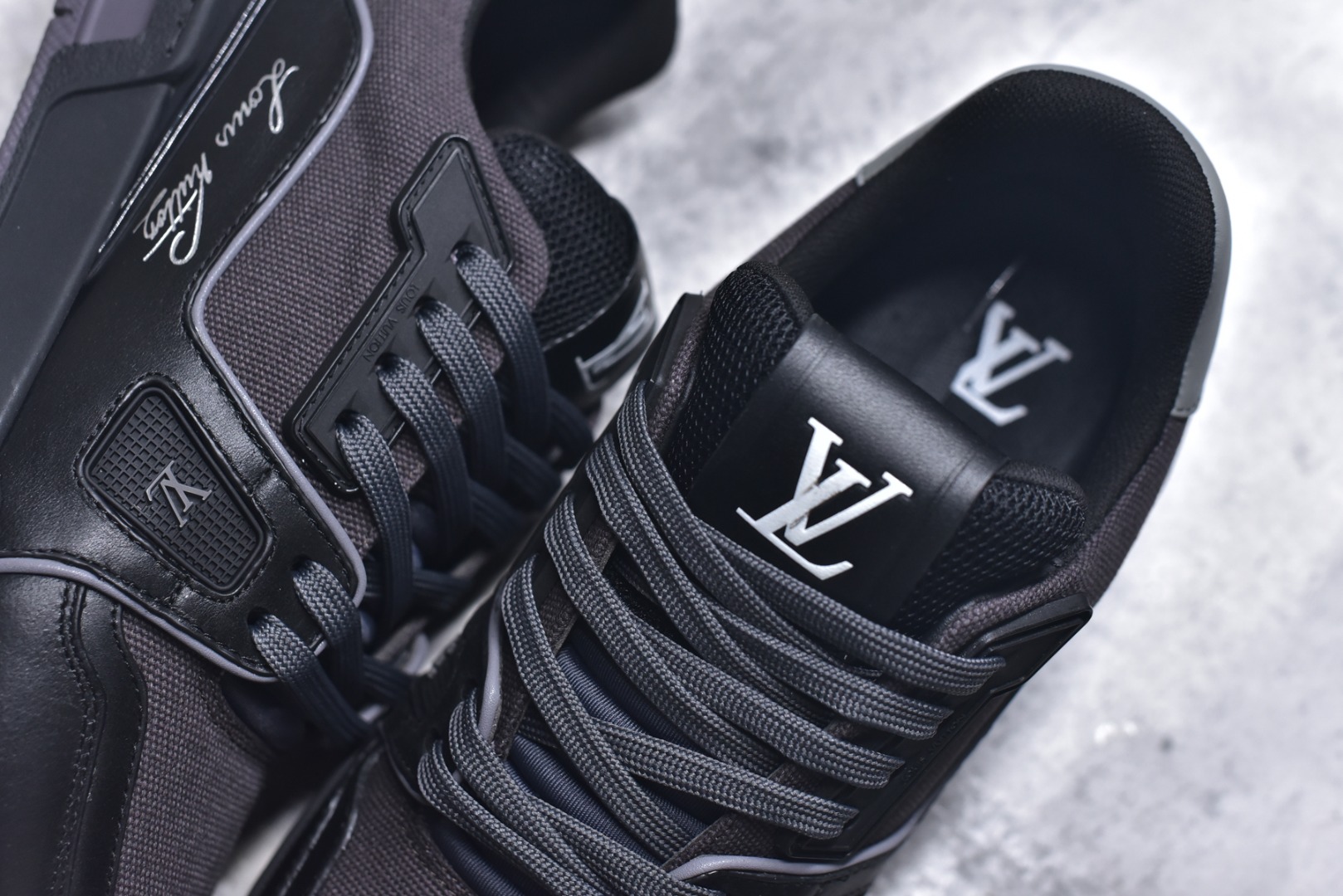 图片[9]-#AM-甄选 碾压市场7××版本 独家𝑻𝒓𝒂𝒊𝒏𝒆𝒓 现货入库💪🏻 救市品质 走量拉新神器 独家高定版最强平替 价格优势碾压市场 救市批次 高端零售 外贸专供 原版购入开发 正确空胶工艺 ZP级全套包装 完美楦型 正确卡色 大底TPU 质感媲美原版 细节与原版一致 注意区分市面通货 比肩高定 尺码：39-46-选品中心