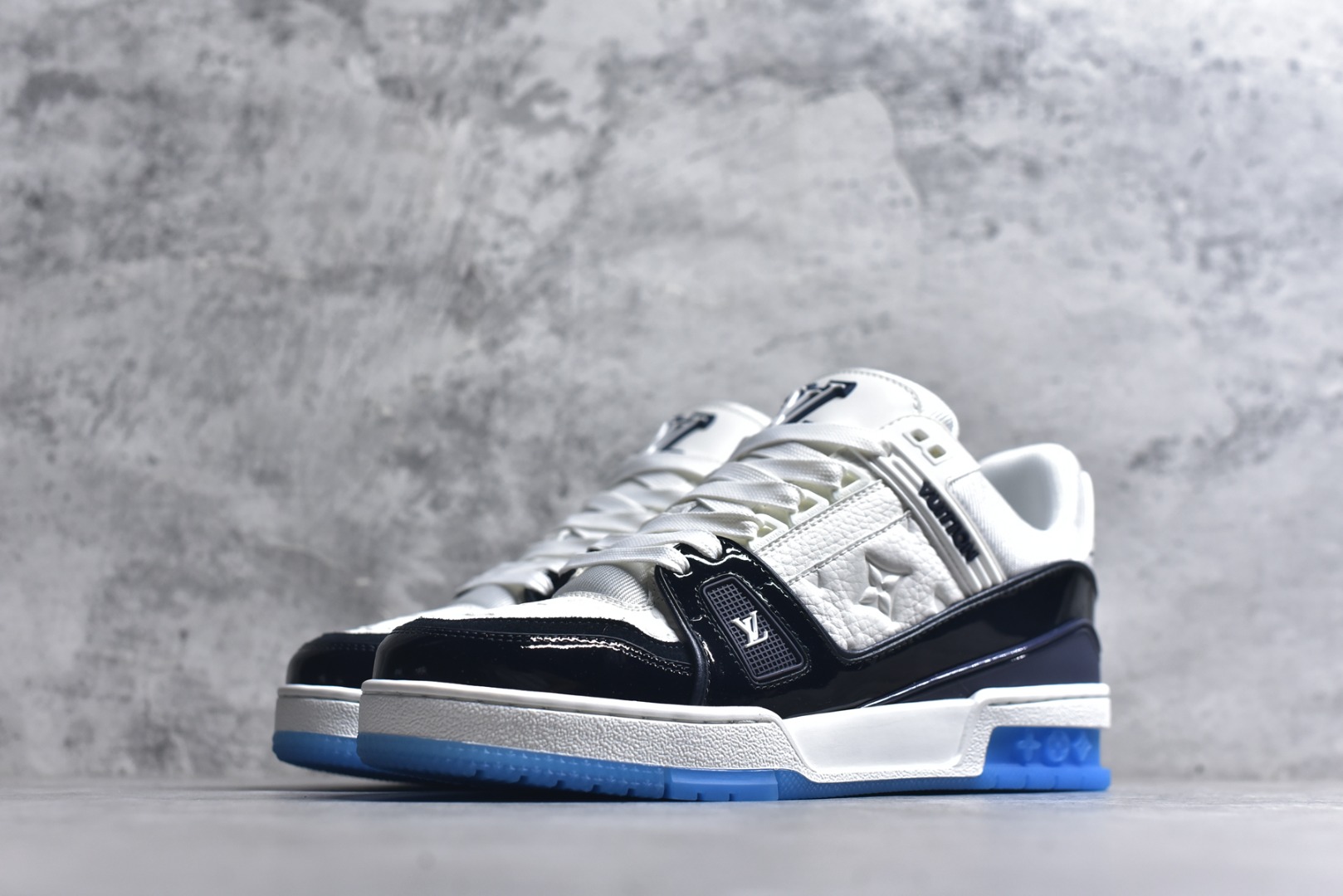 图片[2]-#AM-甄选 碾压市场7××版本 独家𝑻𝒓𝒂𝒊𝒏𝒆𝒓 现货入库💪🏻 救市品质 走量拉新神器 独家高定版最强平替 价格优势碾压市场 救市批次 高端零售 外贸专供 原版购入开发 正确空胶工艺 ZP级全套包装 完美楦型 正确卡色 大底TPU 质感媲美原版 细节与原版一致 注意区分市面通货 比肩高定 尺码：39-46-选品中心