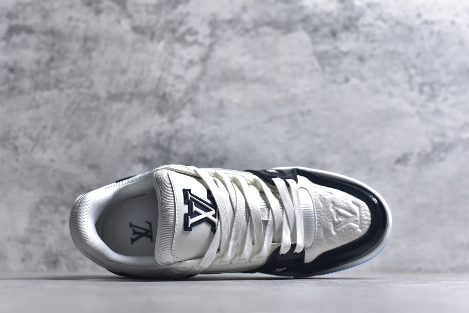 图片[4]-#AM-甄选 碾压市场7××版本 独家𝑻𝒓𝒂𝒊𝒏𝒆𝒓 现货入库💪🏻 救市品质 走量拉新神器 独家高定版最强平替 价格优势碾压市场 救市批次 高端零售 外贸专供 原版购入开发 正确空胶工艺 ZP级全套包装 完美楦型 正确卡色 大底TPU 质感媲美原版 细节与原版一致 注意区分市面通货 比肩高定 尺码：39-46-选品中心