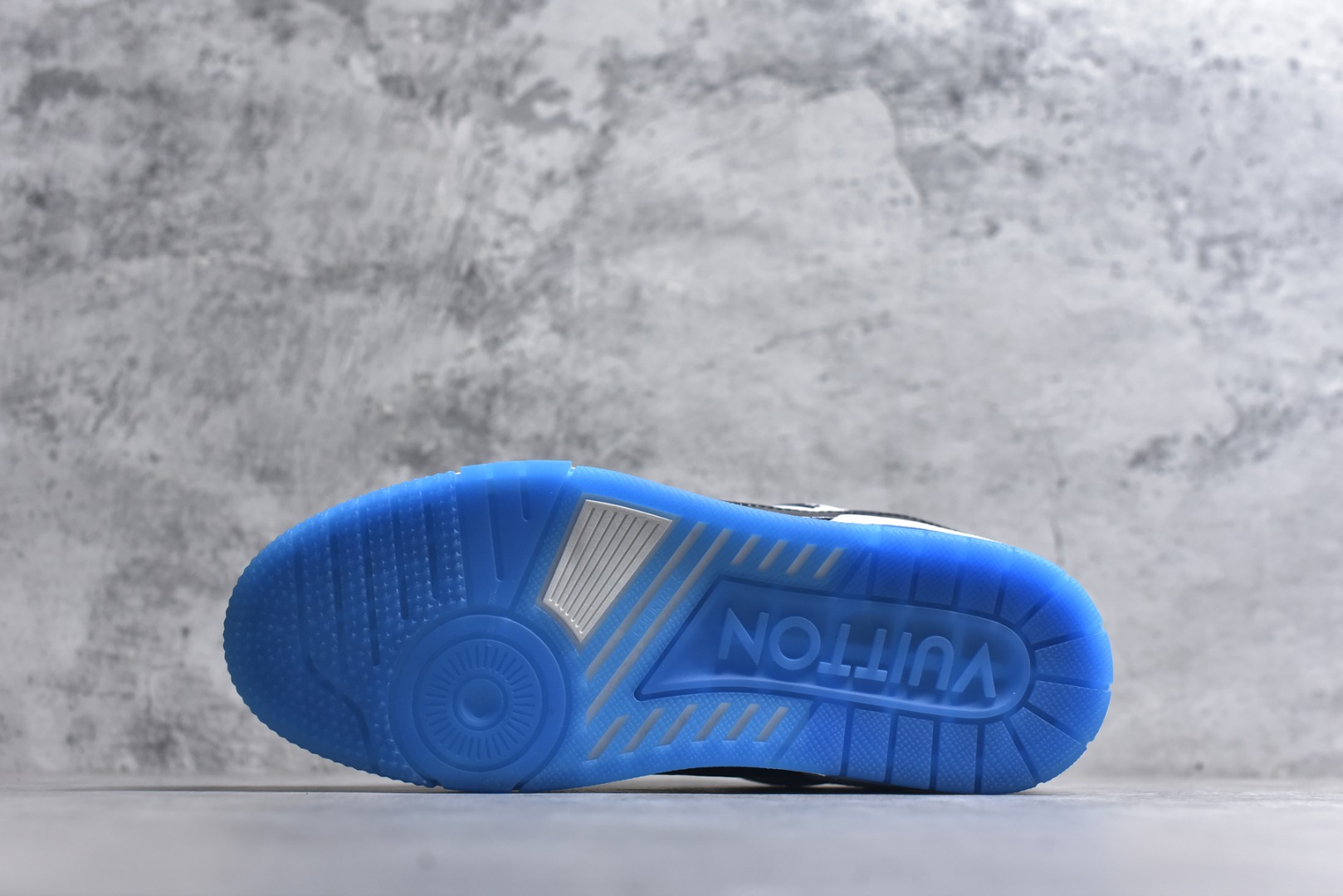 图片[6]-#AM-甄选 碾压市场7××版本 独家𝑻𝒓𝒂𝒊𝒏𝒆𝒓 现货入库💪🏻 救市品质 走量拉新神器 独家高定版最强平替 价格优势碾压市场 救市批次 高端零售 外贸专供 原版购入开发 正确空胶工艺 ZP级全套包装 完美楦型 正确卡色 大底TPU 质感媲美原版 细节与原版一致 注意区分市面通货 比肩高定 尺码：39-46-选品中心